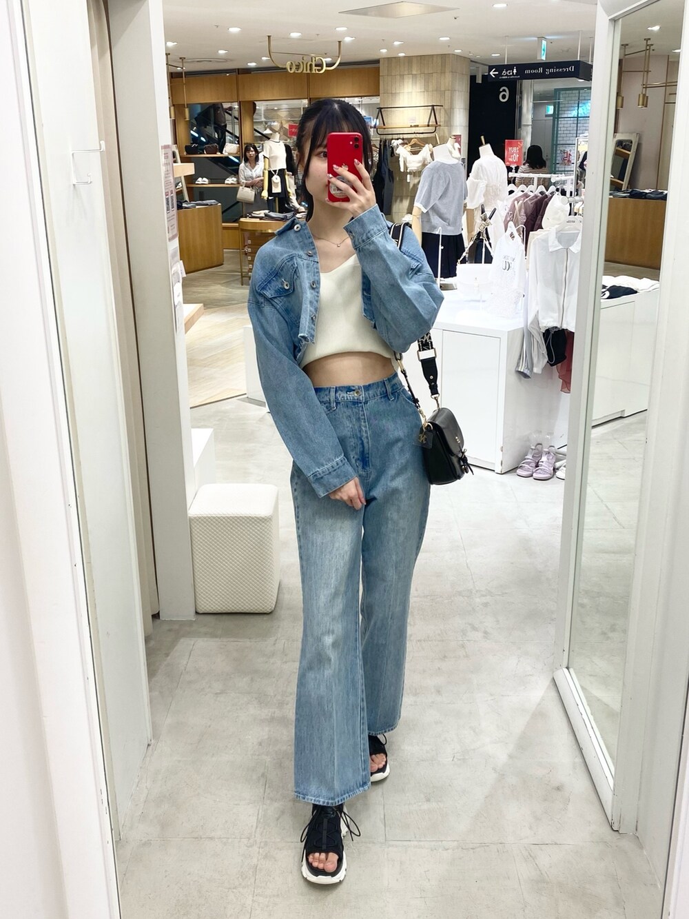 「ナイスクラップ、one after another NICE CLAUP、ootd、骨格ウェーブ、高身長女子、高身長コーデ、デニム、セットアップ、シンプルスタイル、休日コーデ、カジュアルコーデ、シンプルコーデ、大人コーデ、夏、楽チンコーデ」｜「one after another NICE CLAUPのショートデニムジャケット/Gジャン/セットアップあり（デニムジャケット、ブルー系）」を使った、moeさん（レディース・172cm）の夏コーディネートの3枚目の写真