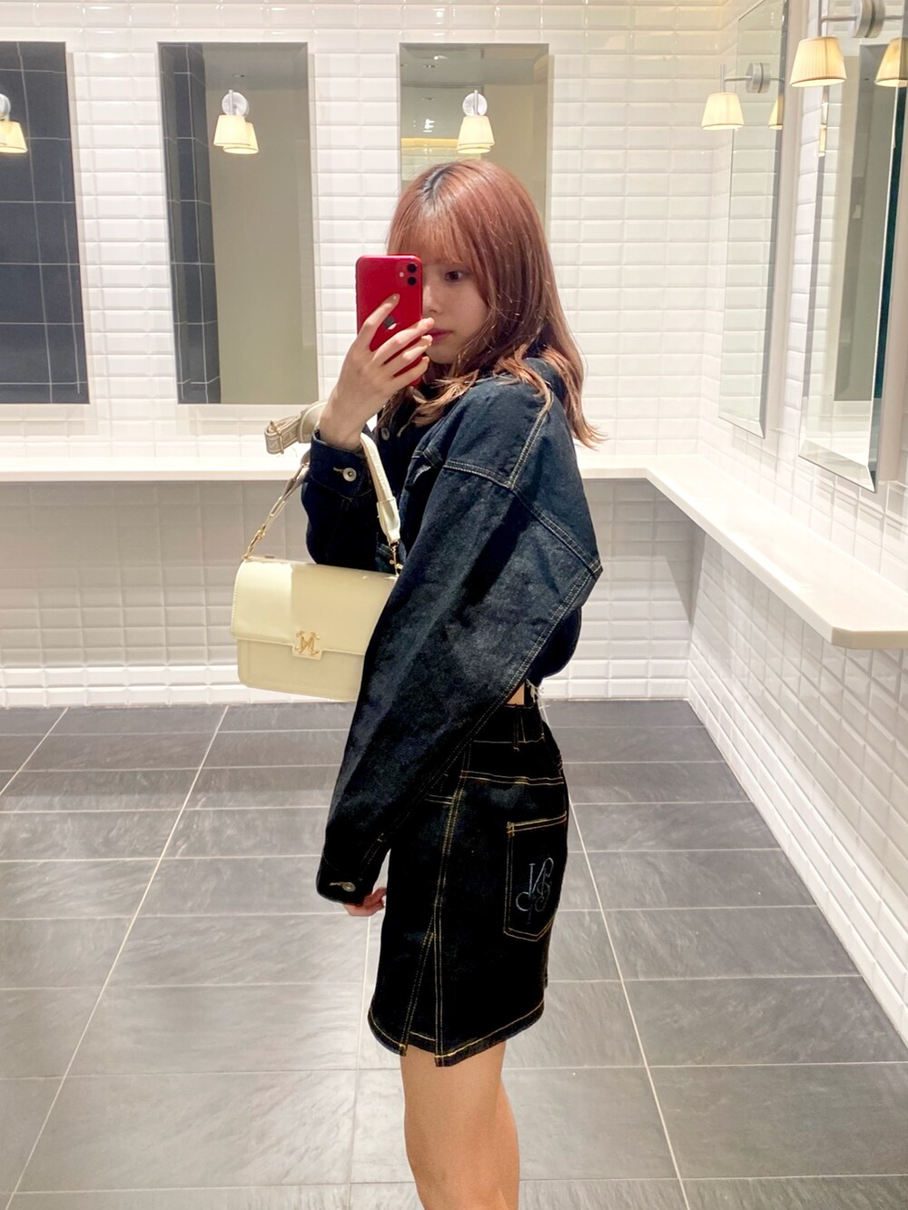 「デニム、ナイスクラップ、one after another NICE CLAUP、ootd、骨格ウェーブ、高身長女子、高身長コーデ、セットアップ、カジュアル、モノトーン、シンプルコーデ、プチプラ、ブラック、夏、ラフ」｜「one after another NICE CLAUPのショートデニムジャケット/Gジャン/セットアップあり（デニムジャケット、ブラック系）」を使った、moeさん（レディース・172cm）の夏コーディネートの5枚目の写真