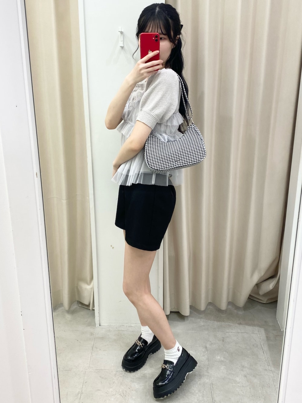 「ナイスクラップ、骨格ウェーブ、高身長コーデ、高身長女子、ootd、one after another NICE CLAUP、プチプラ、お出かけコーデ、レイヤードスタイル、ビスチェ、夏コーデ、楽チンコーデ、初秋コーデ、ラフコーデ、休日スタイル」｜「one after another NICE CLAUPのギンガムチェックホーボーバッグ（ショルダーバッグ、ブラック系）」を使った、moeさん（レディース・174cm）の夏コーディネートの3枚目の写真