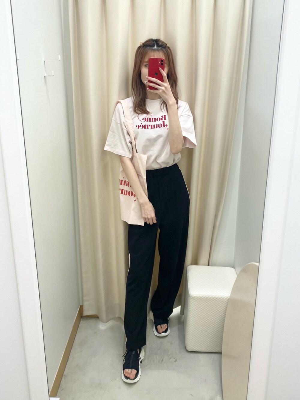 「ナイスクラップ、one after another NICE CLAUP、ootd、骨格ウェーブ、高身長女子、高身長コーデ、休日スタイル、パンツスタイル、カジュアル、カジュアルコーデ、ピンク、プチプラ、シンプル、シンプルコーデ、夏コーデ」｜「one after another NICE CLAUPのオーバーサイズアソートTシャツ（Tシャツ/カットソー、ピンク系）」を使った、moeさん（レディース・172cm）の夏コーディネートの2枚目の写真