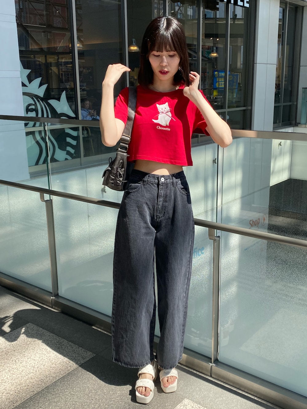 「ナイスクラップ、骨格ウェーブ、高身長、高身長女子、高身長コーデ、ootd、one after another NICE CLAUP、デニム、カジュアル、カジュアルコーデ、カラーコーデ、オトナカジュアル、オトナカワイイ、着回しコーデ、シンプルコーデ」｜「one after another NICE CLAUPのアソートTee（Tシャツ/カットソー、ホワイト系）」を使った、moeさん（レディース・174cm）の冬コーディネートの3枚目の写真