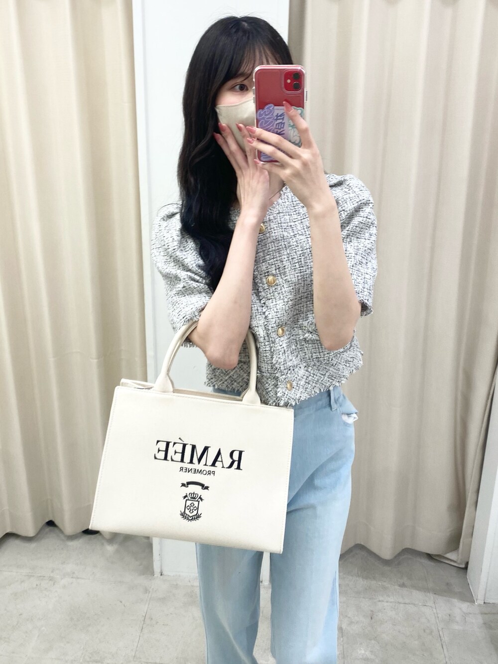 「ナイスクラップ、one after another NICE CLAUP、高身長女子、高身長コーデ、ootd、骨格ウェーブ、テーマパークコーデ、お出かけコーデ、キレイめカジュアル、スカート、スカートスタイル、ウェーブ、着回しコーデ、オトナカジュアル、オトナ女子」｜「one after another NICE CLAUPの美脚ストレッチデニム（デニムパンツ、ブルー系）」を使った、moeさん（レディース・174cm）の秋コーディネートの4枚目の写真
