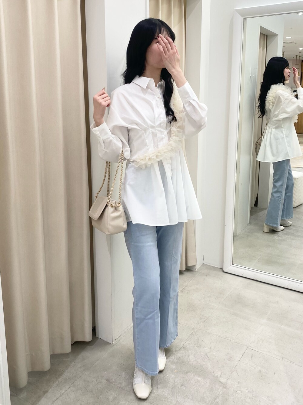 「ナイスクラップ、ootd、one after another NICE CLAUP、骨格ウェーブ、高身長女子、高身長コーデ、レイヤードスタイル、お出かけコーデ、プチプラ、デニム、パンツスタイル、楽チンコーデ、ラフコーデ、トレンド、初秋コーデ」|「one after another NICE CLAUPのシアーショートブーツ(ブーツ、ホワイト系)」を使った、moeさん(レディース・174cm)の夏コーディネートの5枚目の写真