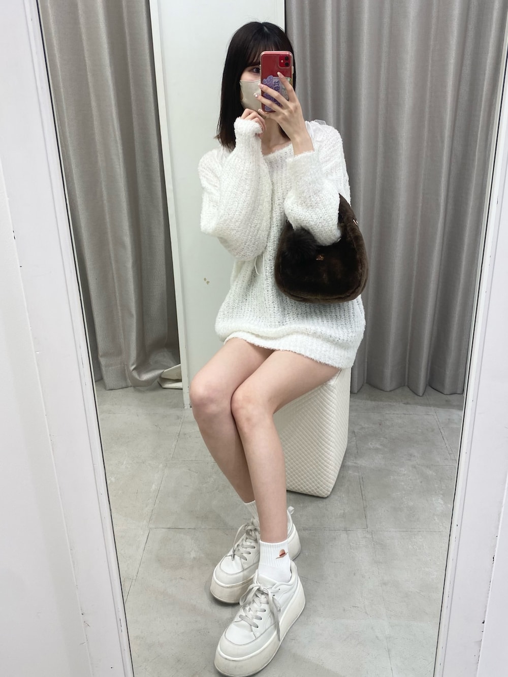 「ホワイトコーデ、クリスマスに着たい服、ナイスクラップ、ootd、骨格ウェーブ、高身長女子、高身長コーデ、高身長、one after another NICE CLAUP、outfit、お出かけコーデ、おしゃれさんと繋がりたい、オトナカジュアル」｜「one after another NICE CLAUPのプラットフォームスニーカー（スニーカー、ホワイト系）」を使った、moeさん（レディース・174cm）の冬コーディネートの7枚目の写真