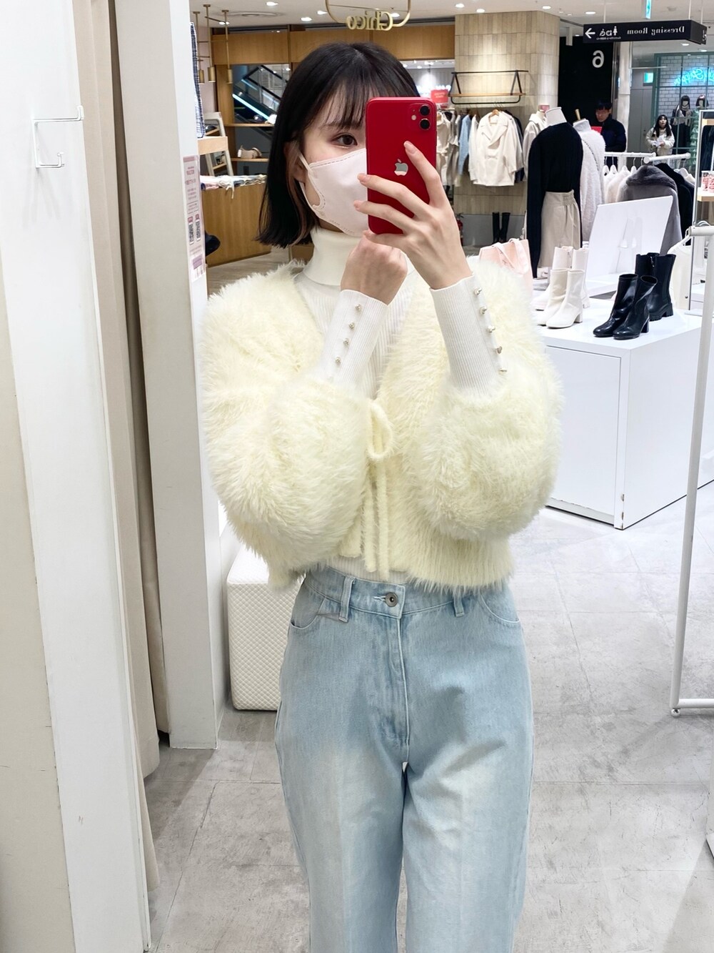 「ナイスクラップ、高身長女子、骨格ウェーブ、高身長コーデ、ootd、プチプラ、デニム、パンツスタイル、カジュアルコーデ、カジュアル、シンプルコーデ、シンプル、お出かけコーデ、オトナカジュアル、おしゃれさんと繋がりたい」|「one after another NICE CLAUPのハートボタンハイネックニット(ニット/セーター、ホワイト系)」を使った、moeさん(レディース・174cm)の冬コーディネートの5枚目の写真