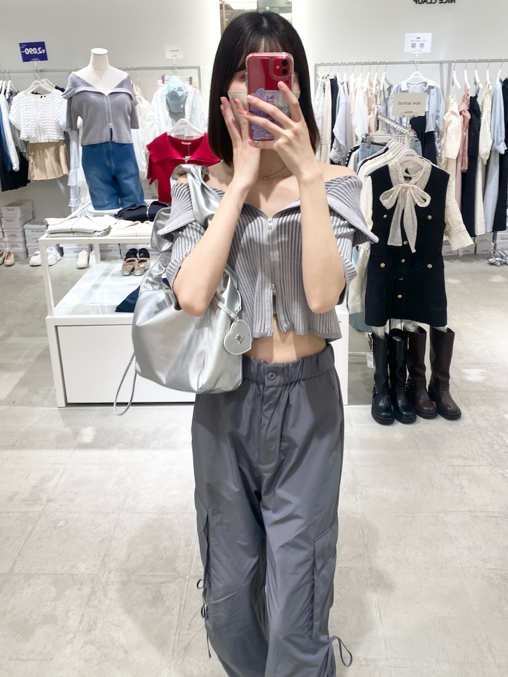 「ナイスクラップ、高身長、骨格ウェーブ、高身長女子、高身長コーデ、one after another NICE CLAUP、fashion、ootd、最近のいい感じコーデ、カジュアル、カジュアルコーデ、きれいめカジュアル、お出かけコーデ、おしゃれさんと繋がりたい、オトナ女子」|「one after another NICE CLAUPのダブルジップラインニット(ニット/セーター、グレー系)」を使った、moeさん(レディース・174cm)の冬コーディネートの2枚目の写真