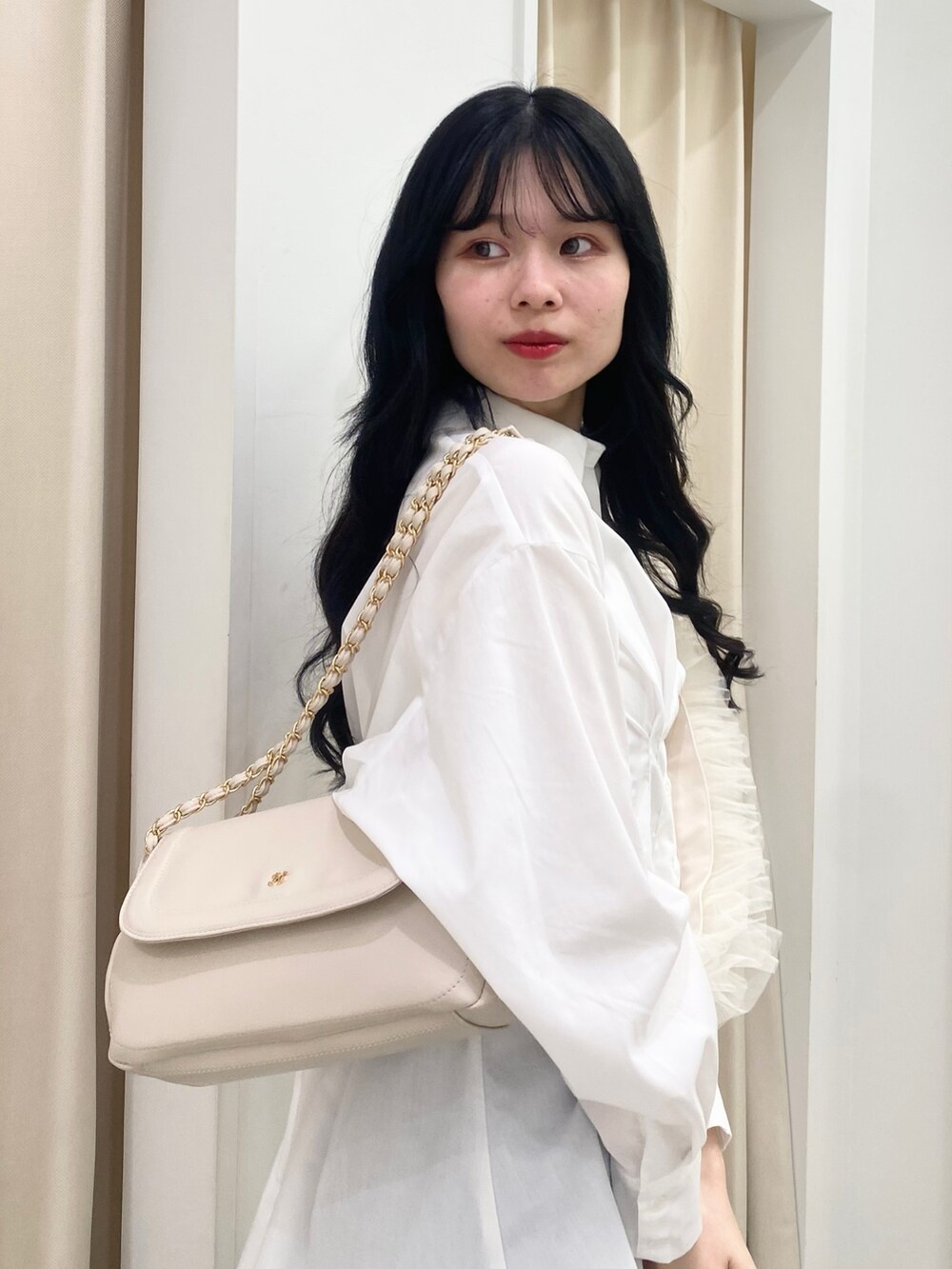 「ナイスクラップ、ootd、one after another NICE CLAUP、骨格ウェーブ、高身長女子、高身長コーデ、レイヤードスタイル、お出かけコーデ、プチプラ、デニム、パンツスタイル、楽チンコーデ、ラフコーデ、トレンド、初秋コーデ」|「one after another NICE CLAUPのシアーショートブーツ(ブーツ、ホワイト系)」を使った、moeさん(レディース・174cm)の夏コーディネートの7枚目の写真