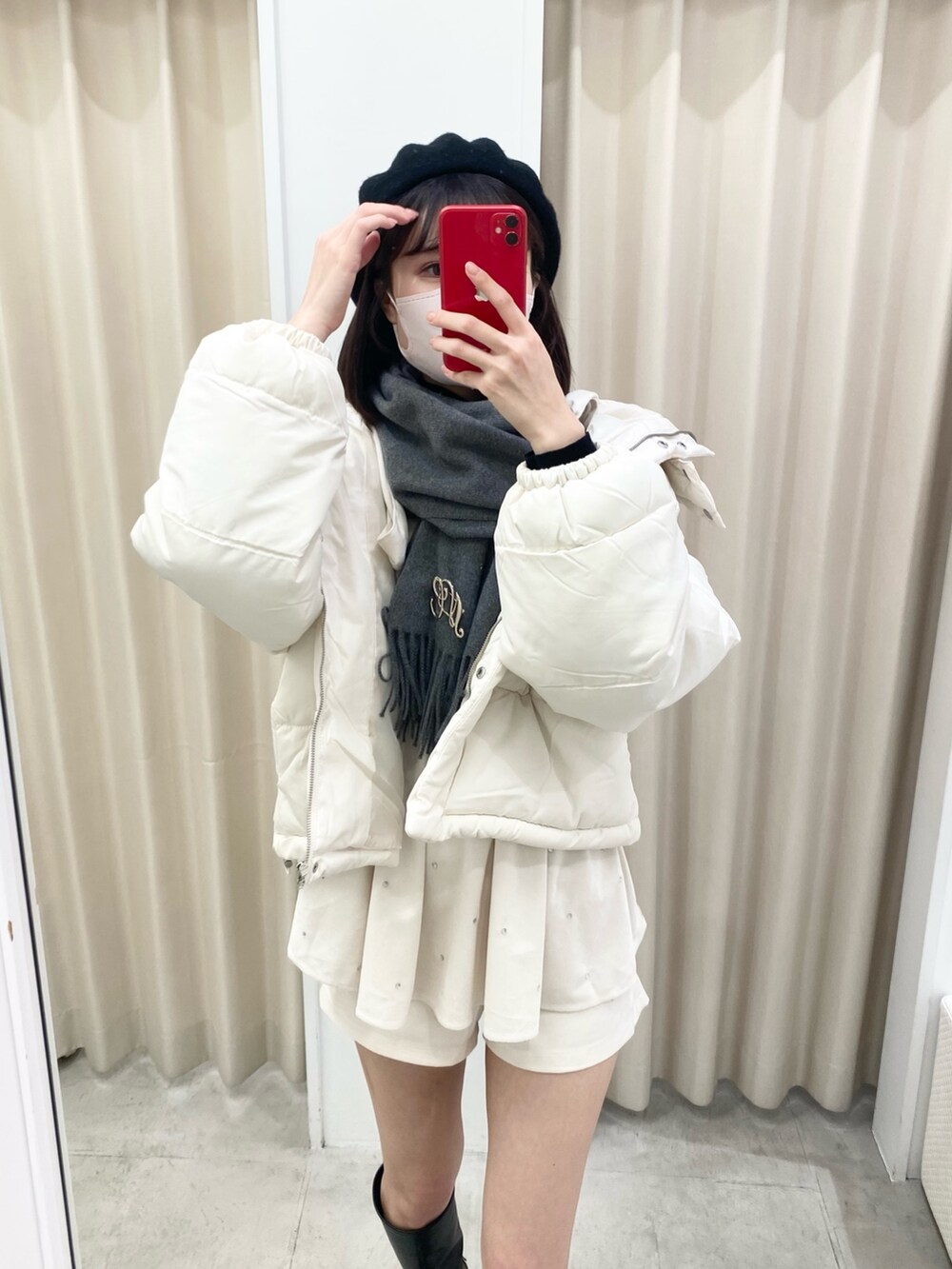 「ナイスクラップ、高身長女子、高身長コーデ、骨格ウェーブ、ootd、大人カジュアル、オトナ女子、冬、おしゃれさんと繋がりたい、あったかコーデ、大人ガーリー、カジュアルコーデ、プチプラ、ダウン、シンプルコーデ」｜「one after another NICE CLAUPの【フードの取り外し可能】ショートフェイクダウンジャケット（ダウンジャケット/コート、ホワイト系）」を使った、moeさん（レディース・174cm）の冬コーディネートの3枚目の写真