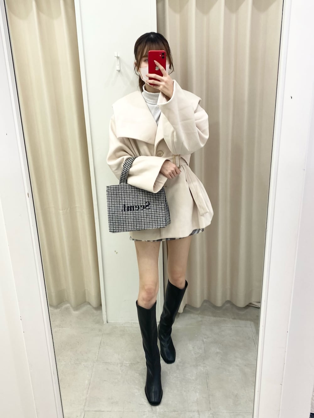 「ナイスクラップ、骨格ウェーブ、高身長女子、高身長コーデ、ootd、アウター、オトナカジュアル、休日スタイル、シンプル、秋のコーデ、大人かわいい、お出かけコーデ、大人女子、プチプラ、秋冬」|「one after another NICE CLAUPのビックカラーミニワンピースコート(その他アウター、ホワイト系)」を使った、moeさん(レディース・172cm)の秋コーディネートの2枚目の写真