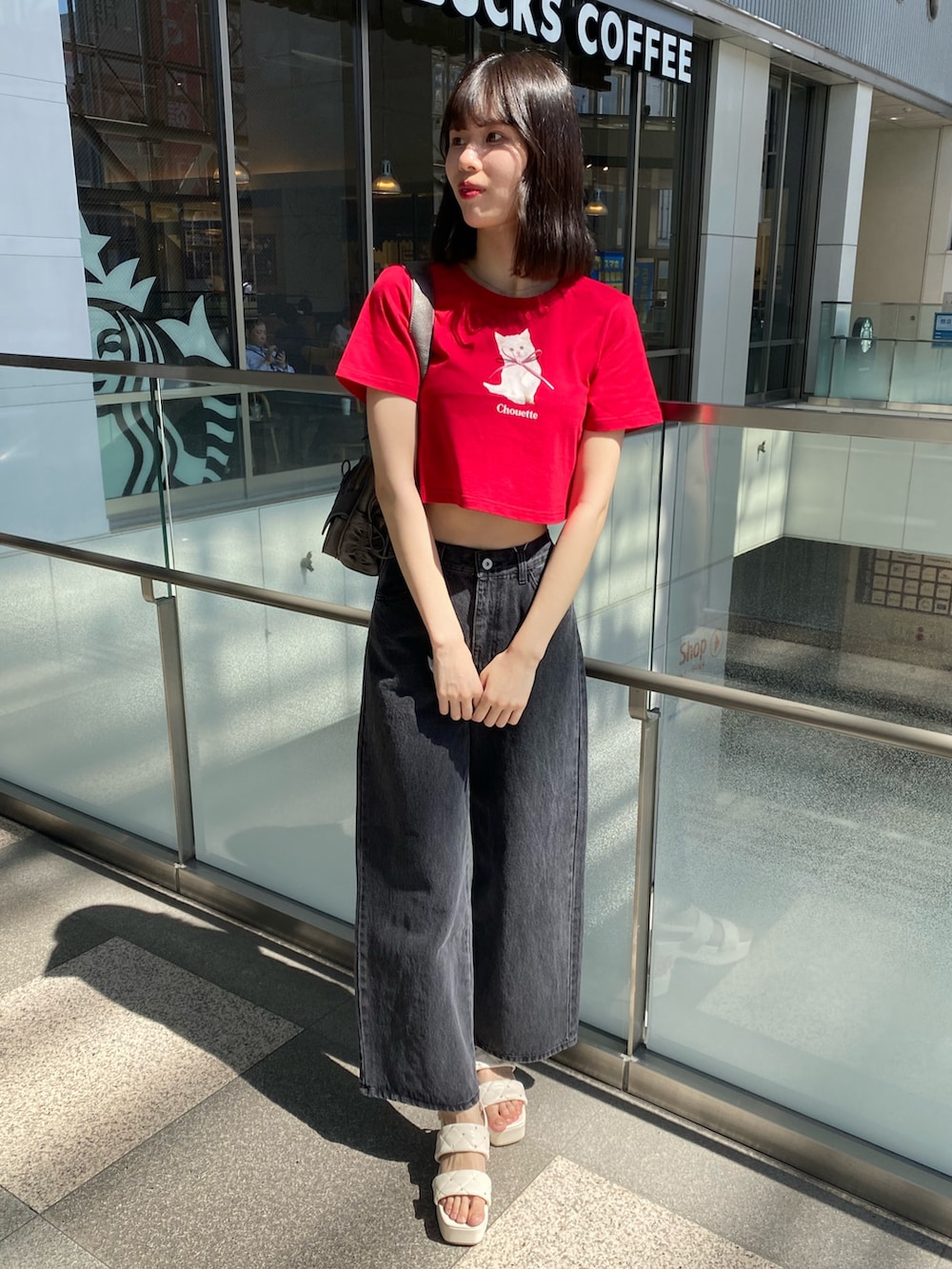 「ナイスクラップ、骨格ウェーブ、高身長、高身長女子、高身長コーデ、ootd、one after another NICE CLAUP、デニム、カジュアル、カジュアルコーデ、カラーコーデ、オトナカジュアル、オトナカワイイ、着回しコーデ、シンプルコーデ」｜「one after another NICE CLAUPのアソートTee（Tシャツ/カットソー、ホワイト系）」を使った、moeさん（レディース・174cm）の冬コーディネートの5枚目の写真