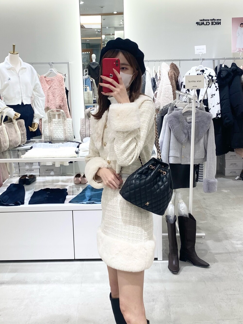 「ナイスクラップ、骨格ウェーブ、高身長女子、高身長コーデ、ootd、シンプルコーデ、シンプル、オトナカジュアル、休日スタイル、秋のコーデ、ベレー帽、カジュアルコーデ、お洒落さんとつながりたい、大人女子、プチプラ」｜「one after another NICE CLAUPのファー襟付きツイードジャケット（ノーカラージャケット、ホワイト系）」を使った、moeさん（レディース・172cm）の秋コーディネートの6枚目の写真