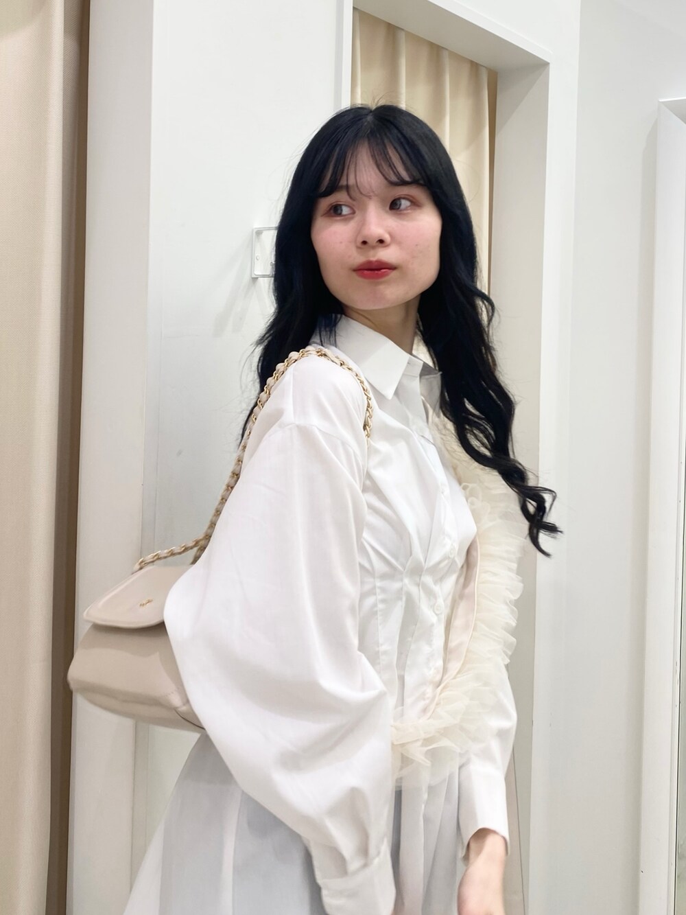 「ナイスクラップ、ootd、one after another NICE CLAUP、骨格ウェーブ、高身長女子、高身長コーデ、レイヤードスタイル、お出かけコーデ、プチプラ、デニム、パンツスタイル、楽チンコーデ、ラフコーデ、トレンド、初秋コーデ」|「one after another NICE CLAUPのシアーショートブーツ(ブーツ、ホワイト系)」を使った、moeさん(レディース・174cm)の夏コーディネートの6枚目の写真