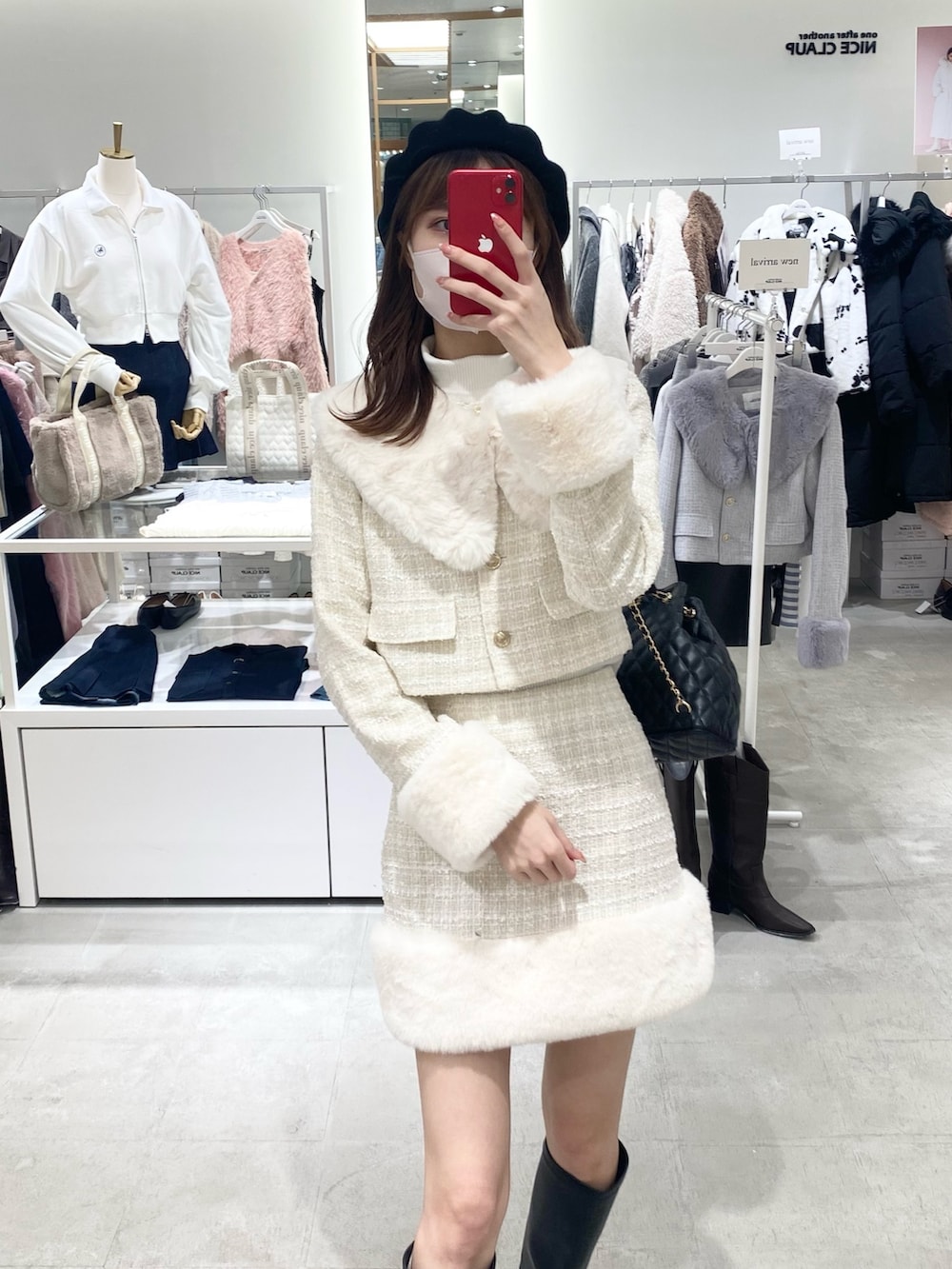 「ナイスクラップ、骨格ウェーブ、高身長女子、高身長コーデ、ootd、シンプルコーデ、シンプル、オトナカジュアル、休日スタイル、秋のコーデ、ベレー帽、カジュアルコーデ、お洒落さんとつながりたい、大人女子、プチプラ」｜「one after another NICE CLAUPのファー襟付きツイードジャケット（ノーカラージャケット、ホワイト系）」を使った、moeさん（レディース・172cm）の秋コーディネートの5枚目の写真