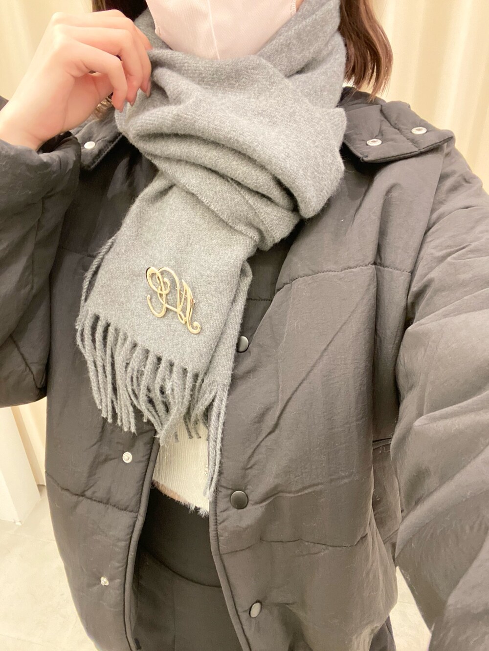 「ナイスクラップ、骨格ウェーブ、高身長女子、高身長コーデ、ootd、大人カジュアル、オトナ女子、ワントーンコーデ、ブーツ、ブラック、アウター、冬、おしゃれさんと繋がりたい、あったかコーデ、大人ガーリー」|「one after another NICE CLAUPのプリーツミニスカパン(スカート、ブラック系)」を使った、moeさん(レディース・174cm)の冬コーディネートの2枚目の写真