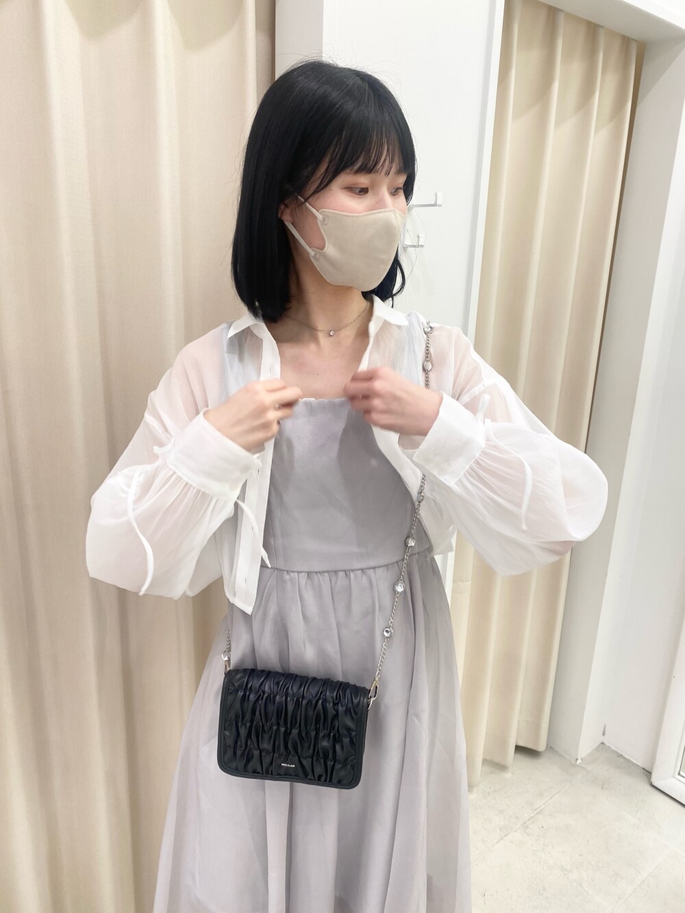 「ナイスクラップ、骨格ウェーブ、高身長、高身長女子、高身長コーデ、one after another NICE CLAUP、ootd、最近のいい感じコーデ、オトナカジュアル、オトナ女子、ワンピース、スニーカー、女子会コーデ、ママコーデ、お出かけコーデ」|「one after another NICE CLAUPのリバーシブルキャミワンピース(ワンピース、グレー系)」を使った、moeさん(レディース・174cm)の冬コーディネートの5枚目の写真