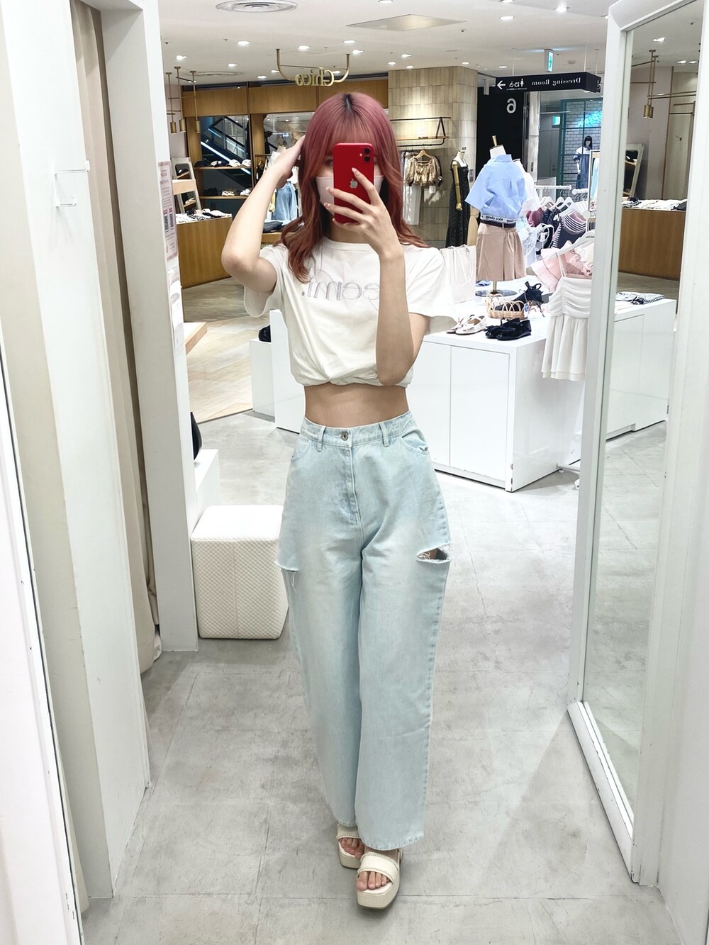 「ootd、one after another NICE CLAUP、骨格ウェーブ、高身長女子、高身長コーデ、デニム、大人かわいい、プチプラ、プチプラコーデ、春夏コーデ、夏コーデ、休日コーデ、キレイめ、オトナ女子、着回しコーデ」|「Seemi. byNICECLAUPの【Seemi】Seemi 刺しゅうTee(Tシャツ/カットソー、ホワイト系)」を使った、moeさん(レディース・172cm)の夏コーディネートの3枚目の写真