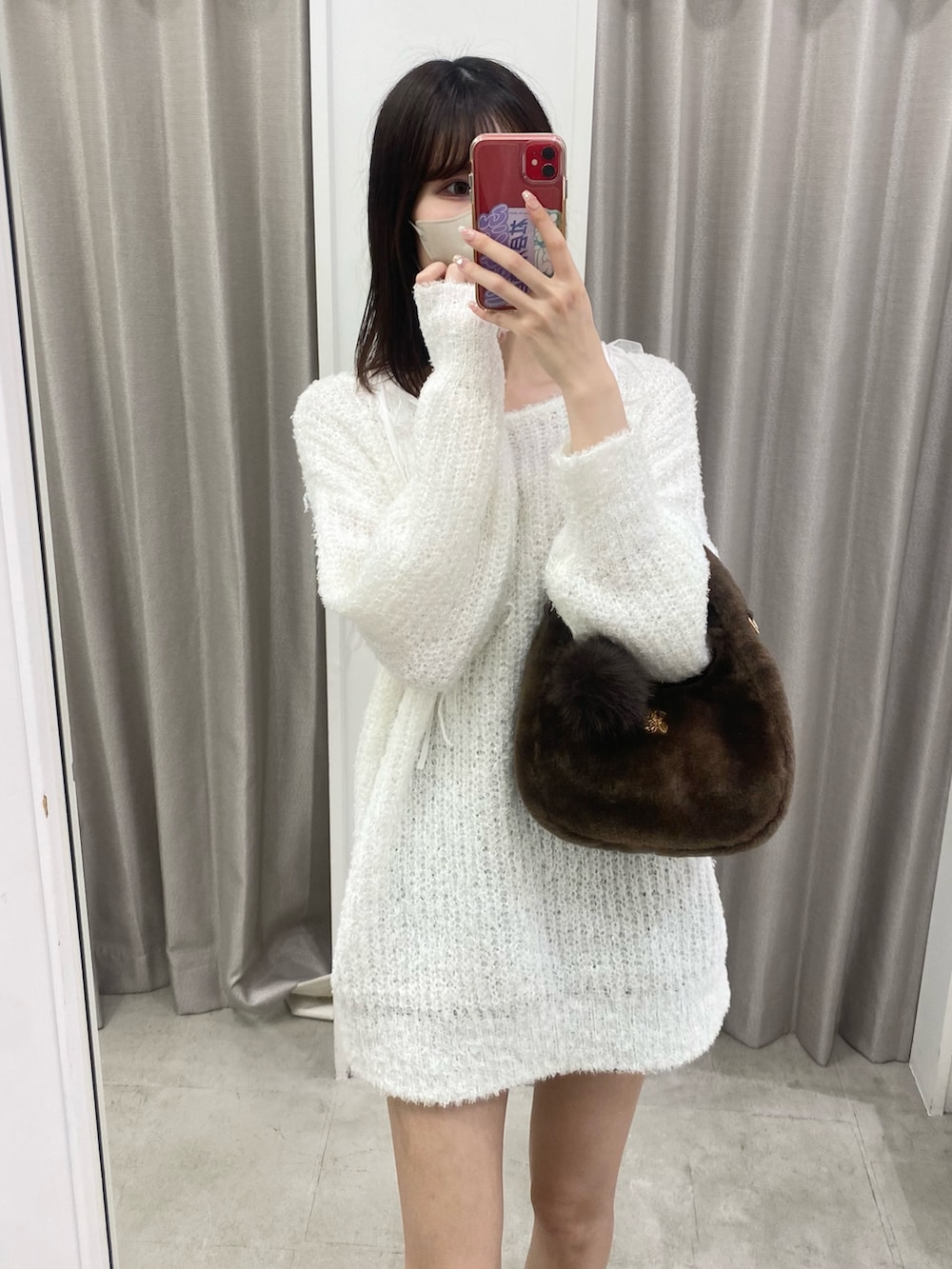 「ホワイトコーデ、クリスマスに着たい服、ナイスクラップ、ootd、骨格ウェーブ、高身長女子、高身長コーデ、高身長、one after another NICE CLAUP、outfit、お出かけコーデ、おしゃれさんと繋がりたい、オトナカジュアル」｜「one after another NICE CLAUPのプラットフォームスニーカー（スニーカー、ホワイト系）」を使った、moeさん（レディース・174cm）の冬コーディネートの3枚目の写真
