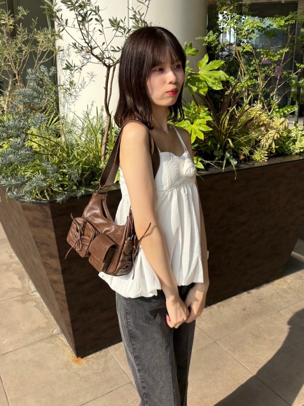「ナイスクラップ、高身長、骨格ウェーブ、高身長女子、高身長コーデ、ootd、one after another NICE CLAUP、デニム、デニムパンツ、パンツスタイル、シンプルコーデ、お出かけコーデ、オトナカジュアル、おしゃれさんと繋がりたい、オトナ女子」｜「one after another NICE CLAUPのフレアデニムパンツ（デニムパンツ、グレー系）」を使った、moeさん（レディース・174cm）の冬コーディネートの3枚目の写真