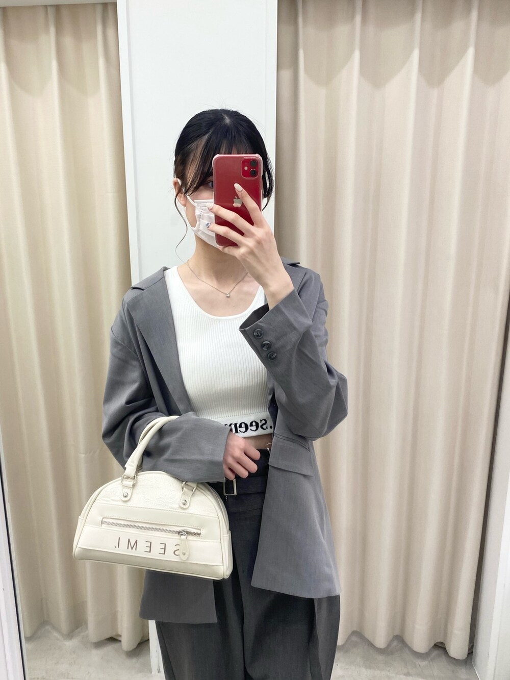「ナイスクラップ、one after another NICE CLAUP、骨格ウェーブ、高身長、高身長女子、お出かけコーデ、ラクチンコーデ、きれいめカジュアル、休日コーデ、着回しコーデ、スニーカー、プチプラ」|「Seemi. byNICECLAUPの【Seemi】ロゴラインニットタンクトップ(タンクトップ、ホワイト系)」を使った、moeさん(レディース・172cm)の春コーディネートの6枚目の写真