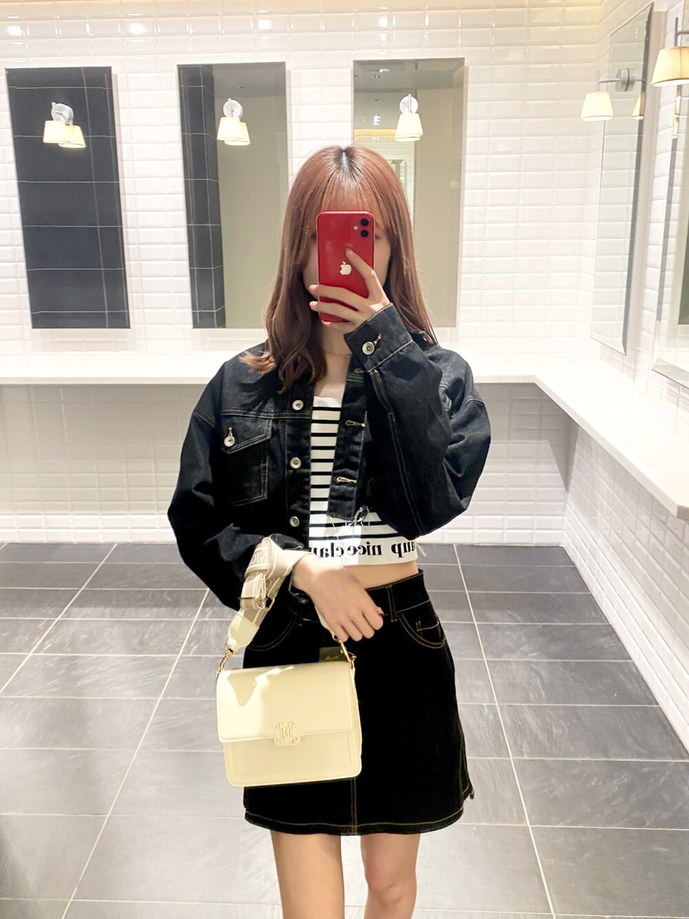 「デニム、ナイスクラップ、one after another NICE CLAUP、ootd、骨格ウェーブ、高身長女子、高身長コーデ、セットアップ、カジュアル、モノトーン、シンプルコーデ、プチプラ、ブラック、夏、ラフ」｜「one after another NICE CLAUPのショートデニムジャケット/Gジャン/セットアップあり（デニムジャケット、ブラック系）」を使った、moeさん（レディース・172cm）の夏コーディネートの2枚目の写真