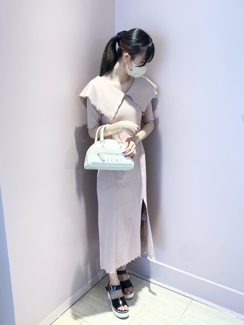 「ナイスクラップ、one after another NICE CLAUP、骨格ウェーブ、高身長女子、高身長コーデ、休日コーデ、大人カジュアル、オトナ女子、シンプルコーデ、春、カジュアルコーデ、オトナカジュアル、ラフ、ピンク、シンプル」|「Seemi. byNICECLAUPの【Seemi】セーラーカラーカットワンピース(ワンピース、ピンク系)」を使った、moeさん(レディース・172cm)の春コーディネートの6枚目の写真