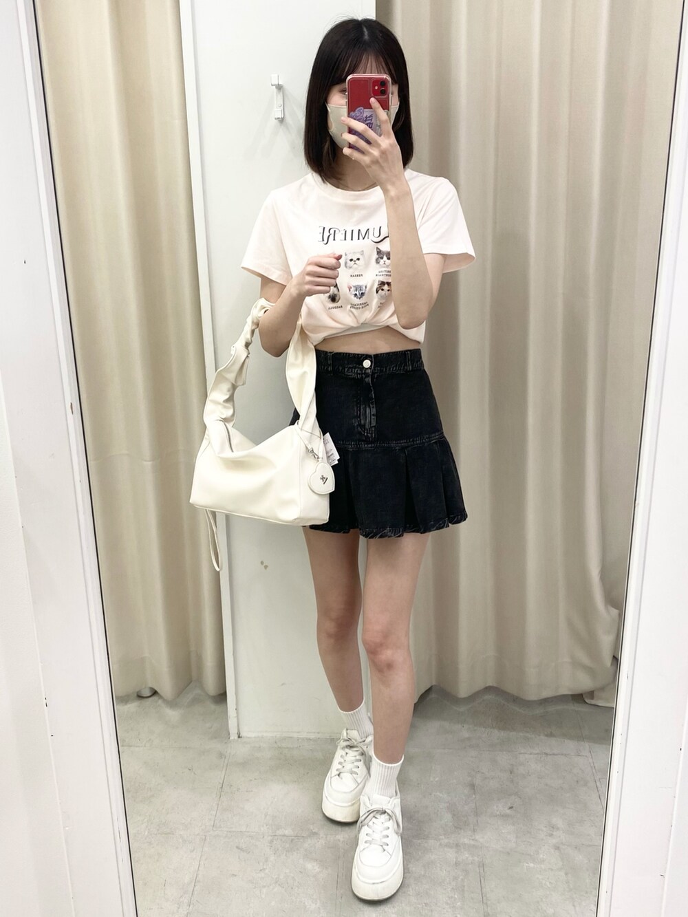 「ナイスクラップ、骨格ウェーブ、高身長、高身長女子、高身長コーデ、ootd、one after another NICE CLAUP、最近のいい感じコーデ、カジュアル、モノトーン、お出かけコーデ、オトナカジュアル、おしゃれさんと繋がりたい、モノトーンコーデ、シンプルコーデ」|「one after another NICE CLAUPのプラットフォームスニーカー(スニーカー、ホワイト系)」を使った、moeさん(レディース・174cm)の冬コーディネートの4枚目の写真