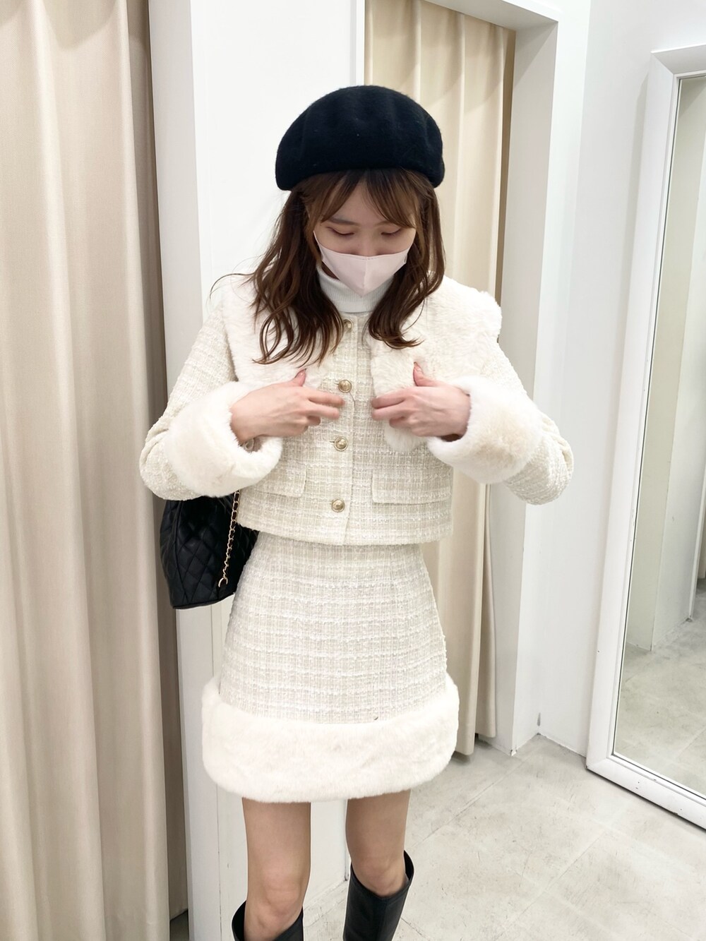 「ナイスクラップ、高身長女子、高身長コーデ、骨格ウェーブ、ootd、オトナカジュアル、セットアップ、きれいめカジュアル、シンプル、モノトーン、休日スタイル、秋のコーデ、大人かわいい、大人女子、プチプラ」|「one after another NICE CLAUPのファー襟付きツイードジャケット(ノーカラージャケット、ホワイト系)」を使った、moeさん(レディース・172cm)の秋コーディネートの6枚目の写真