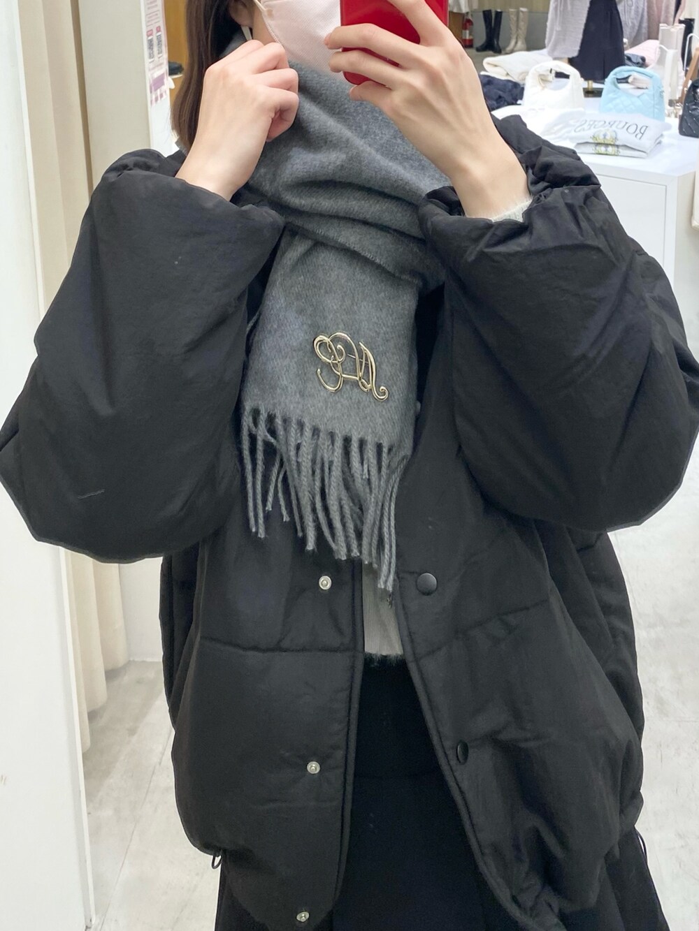 「ナイスクラップ、骨格ウェーブ、高身長女子、高身長コーデ、ootd、大人カジュアル、オトナ女子、ワントーンコーデ、ブーツ、ブラック、アウター、冬、おしゃれさんと繋がりたい、あったかコーデ、大人ガーリー」|「one after another NICE CLAUPのプリーツミニスカパン(スカート、ブラック系)」を使った、moeさん(レディース・174cm)の冬コーディネートの5枚目の写真