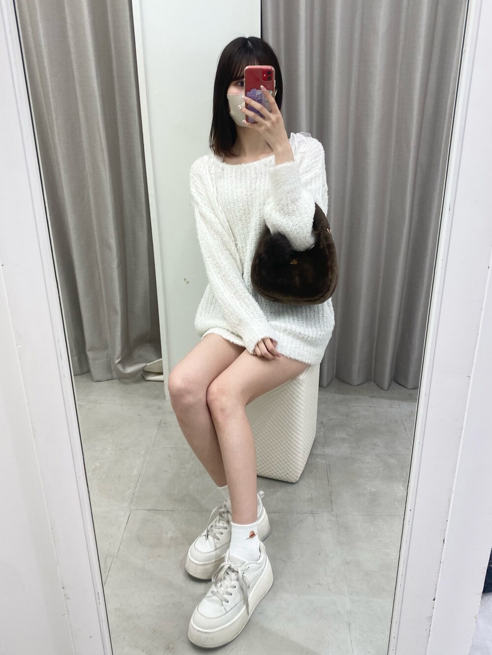 「ナイスクラップ、骨格ウェーブ、ootd、outfit、one after another NICE CLAUP、高身長、高身長女子、高身長コーデ、ニット、スニーカー、ホワイト、ワンピース、お出かけコーデ、オトナカジュアル、おしゃれさんと繋がりたい」｜「one after another NICE CLAUPのプラットフォームスニーカー（スニーカー、ホワイト系）」を使った、moeさん（レディース・174cm）の冬コーディネートの8枚目の写真