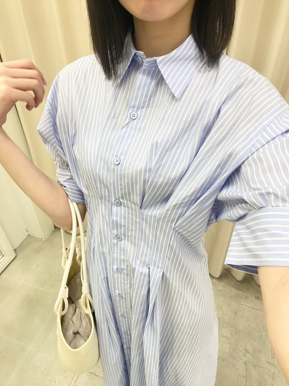 「ナイスクラップ、ワンピース、骨格ウェーブ、高身長、高身長女子、高身長コーデ、ootd、one after another NICE CLAUP、お出かけコーデ、ママコーデ、オトナカジュアル、おしゃれさんと繋がりたい、オトナ女子、最近のいい感じコーデ、韓国ファッション」|「one after another NICE CLAUPのバックレースアップシャツワンピース【WEB限定商品】(ワンピース、ブルー系)」を使った、moeさん(レディース・174cm)の冬コーディネートの5枚目の写真