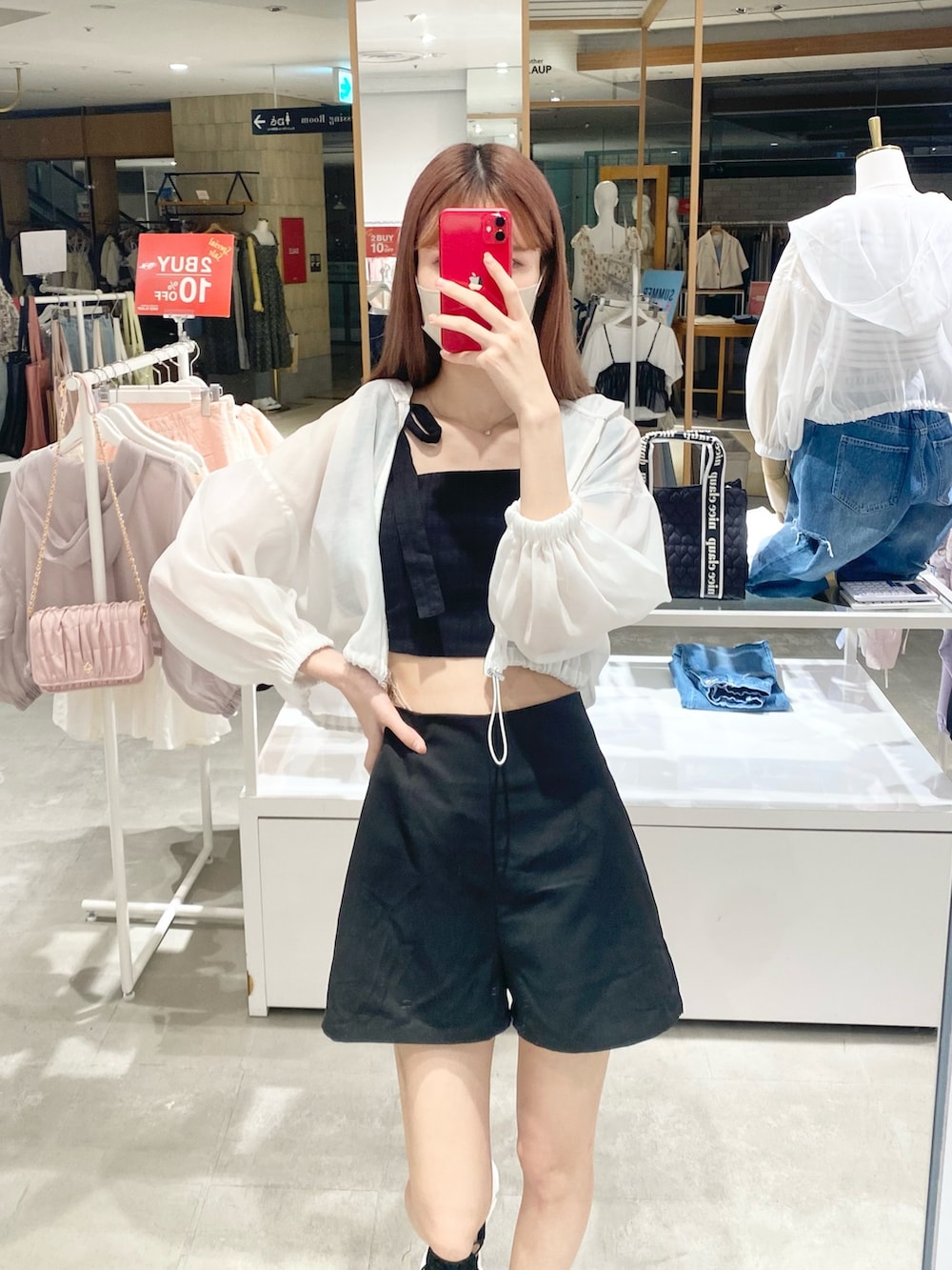 moeさんの「シアーボリュームショートマウンテンパーカー（one after another NICE CLAUP）」を使ったコーディネートの6枚目の写真
