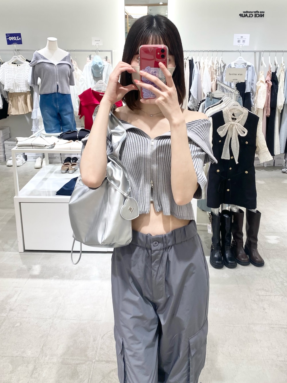「ナイスクラップ、高身長、骨格ウェーブ、高身長女子、高身長コーデ、one after another NICE CLAUP、fashion、ootd、最近のいい感じコーデ、カジュアル、カジュアルコーデ、きれいめカジュアル、お出かけコーデ、おしゃれさんと繋がりたい、オトナ女子」|「one after another NICE CLAUPのダブルジップラインニット(ニット/セーター、グレー系)」を使った、moeさん(レディース・174cm)の冬コーディネートの6枚目の写真