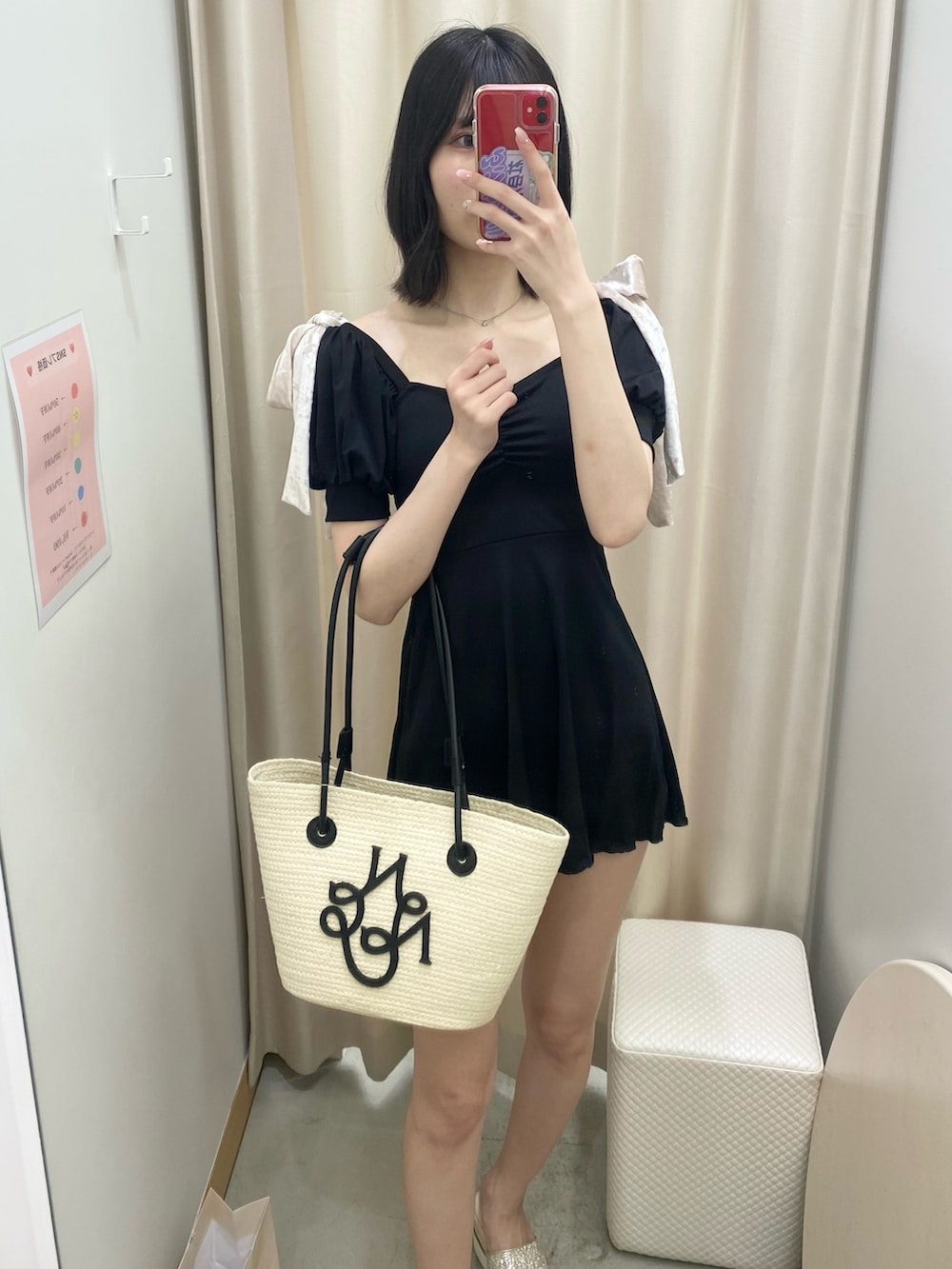 「ナイスクラップ、骨格ウェーブ、高身長、高身長女子、高身長コーデ、ootd、one after another NICE CLAUP、最近のいい感じコーデ、水着、swimwear、オトナカジュアル、シンプルコーデ、シンプル、モノトーン、モード」|「one after another NICE CLAUPのエンブレム付き雑材バッグ(トートバッグ、ブラック系)」を使った、moeさん(レディース・174cm)の冬コーディネートの2枚目の写真
