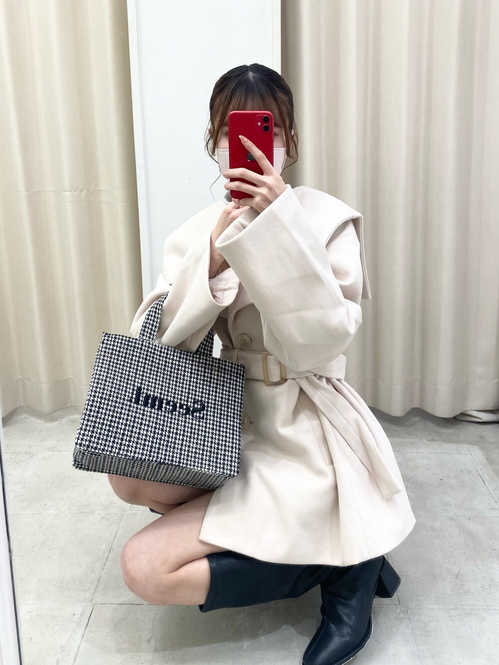 「ナイスクラップ、骨格ウェーブ、高身長女子、高身長コーデ、ootd、アウター、オトナカジュアル、休日スタイル、シンプル、秋のコーデ、大人かわいい、お出かけコーデ、大人女子、プチプラ、秋冬」|「one after another NICE CLAUPのビックカラーミニワンピースコート(その他アウター、ホワイト系)」を使った、moeさん(レディース・172cm)の秋コーディネートの6枚目の写真
