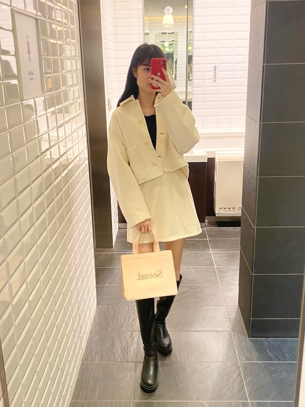 「ナイスクラップ、ootd、one after another NICE CLAUP、骨格ウェーブ、高身長女子、高身長コーデ、大人カジュアル、シンプルスタイル、カジュアル、ゆるコーデ、セットアップ、シンプルコーデ、秋コーデ、大人コーデ、モノトーンコーデ」|「one after another NICE CLAUPの【autumn premium order】ブークレジャケット/セットアップアイテムあり(その他アウター、ホワイト系)」を使った、moeさん(レディース・172cm)の夏コーディネートの2枚目の写真