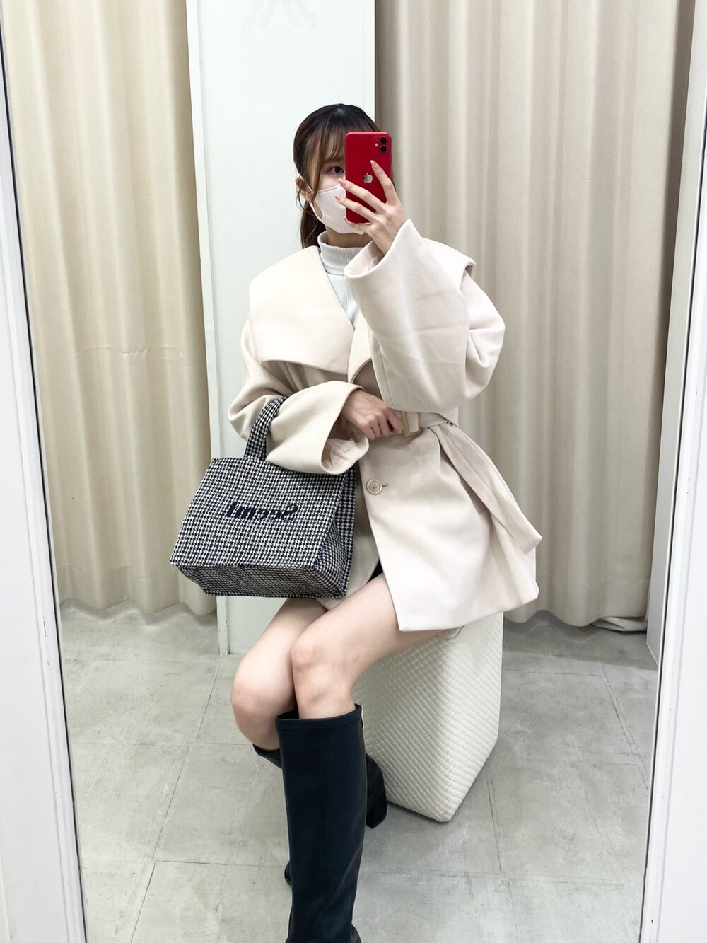 「ナイスクラップ、骨格ウェーブ、高身長女子、高身長コーデ、ootd、アウター、オトナカジュアル、休日スタイル、シンプル、秋のコーデ、大人かわいい、お出かけコーデ、大人女子、プチプラ、秋冬」|「one after another NICE CLAUPのビックカラーミニワンピースコート(その他アウター、ホワイト系)」を使った、moeさん(レディース・172cm)の秋コーディネートの4枚目の写真