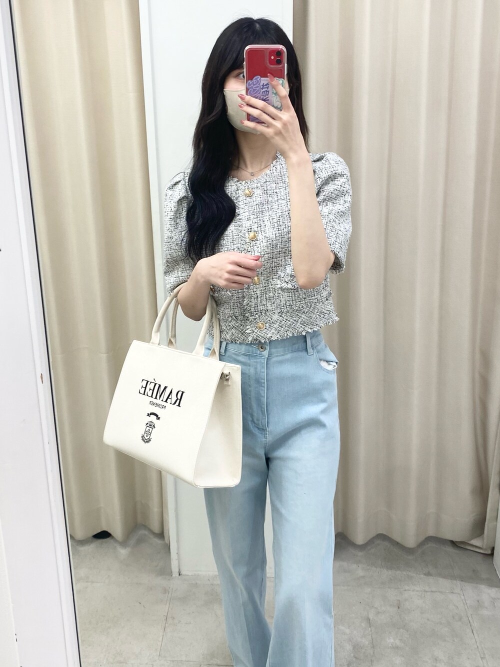 「ナイスクラップ、one after another NICE CLAUP、高身長女子、高身長コーデ、ootd、骨格ウェーブ、テーマパークコーデ、お出かけコーデ、キレイめカジュアル、スカート、スカートスタイル、ウェーブ、着回しコーデ、オトナカジュアル、オトナ女子」｜「one after another NICE CLAUPの美脚ストレッチデニム（デニムパンツ、ブルー系）」を使った、moeさん（レディース・174cm）の秋コーディネートの2枚目の写真