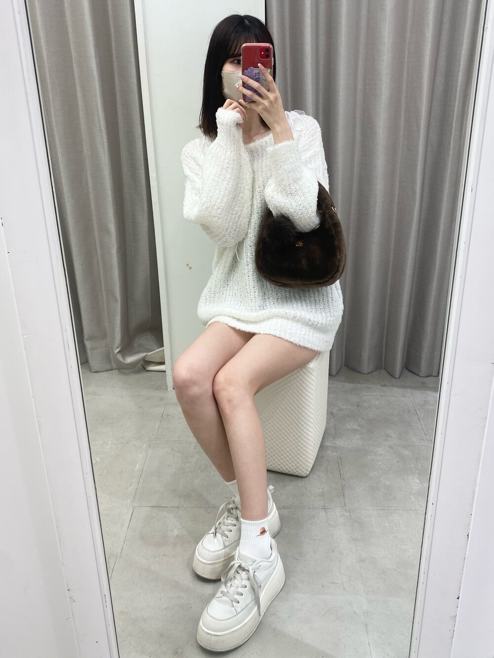 「ナイスクラップ、骨格ウェーブ、ootd、outfit、one after another NICE CLAUP、高身長、高身長女子、高身長コーデ、ニット、スニーカー、ホワイト、ワンピース、お出かけコーデ、オトナカジュアル、おしゃれさんと繋がりたい」｜「one after another NICE CLAUPのプラットフォームスニーカー（スニーカー、ホワイト系）」を使った、moeさん（レディース・174cm）の冬コーディネートの3枚目の写真