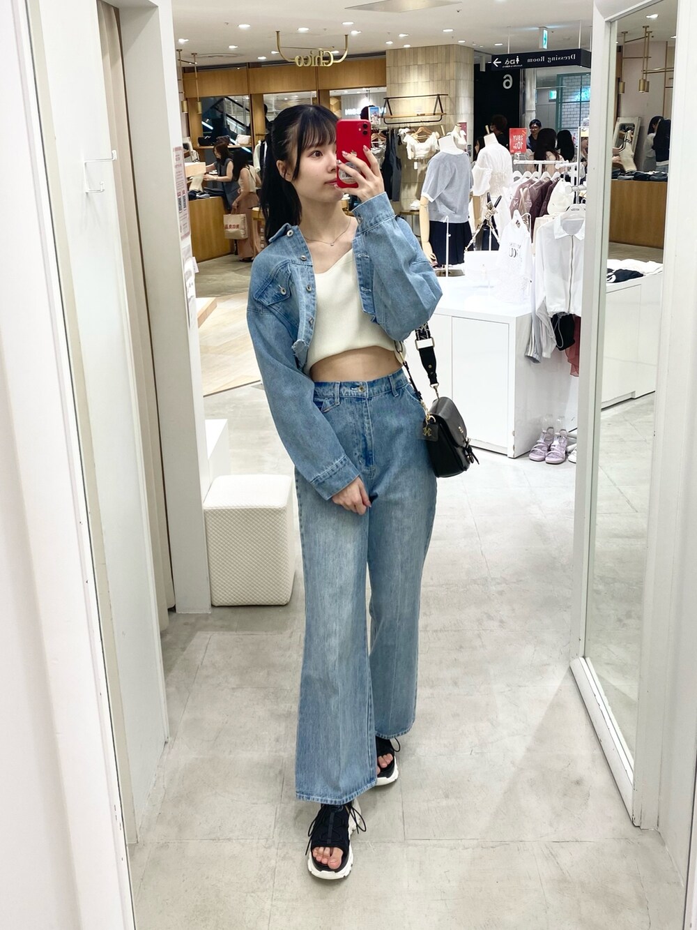 「ナイスクラップ、one after another NICE CLAUP、ootd、骨格ウェーブ、高身長女子、高身長コーデ、デニム、セットアップ、シンプルスタイル、休日コーデ、カジュアルコーデ、シンプルコーデ、大人コーデ、夏、楽チンコーデ」｜「one after another NICE CLAUPのショートデニムジャケット/Gジャン/セットアップあり（デニムジャケット、ブルー系）」を使った、moeさん（レディース・172cm）の夏コーディネートの5枚目の写真