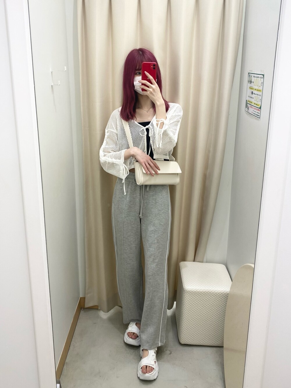 「one after another NICE CLAUP、高身長女子、骨格ウェーブ、高身長コーデ、大人カジュアル、お出かけコーデ、大人女子、きれいめカジュアル、今日のコーデ、シンプル、モノトーン、モノトーンコーデ、休日スタイル、楽チンコーデ、パンツコーデ」|「one after another NICE CLAUPのメッシュカーディガン(カーディガン/ボレロ、ホワイト系)」を使った、moeさん(レディース・172cm)の夏コーディネートの3枚目の写真
