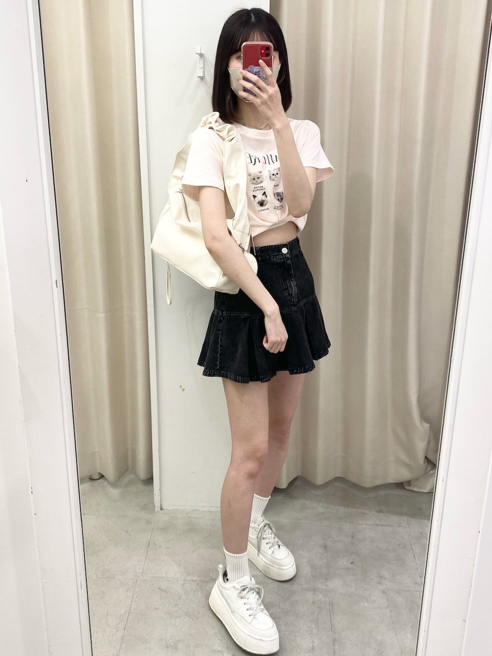 「ナイスクラップ、骨格ウェーブ、高身長、高身長女子、高身長コーデ、ootd、one after another NICE CLAUP、最近のいい感じコーデ、カジュアル、モノトーン、お出かけコーデ、オトナカジュアル、おしゃれさんと繋がりたい、モノトーンコーデ、シンプルコーデ」|「one after another NICE CLAUPのプラットフォームスニーカー(スニーカー、ホワイト系)」を使った、moeさん(レディース・174cm)の冬コーディネートの3枚目の写真