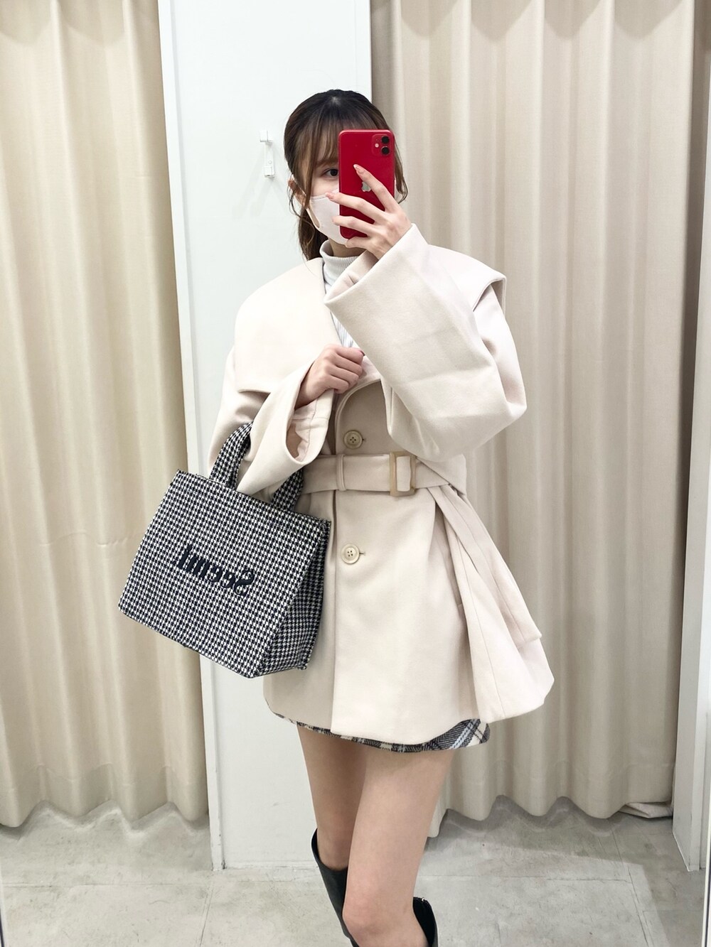 「ナイスクラップ、骨格ウェーブ、高身長女子、高身長コーデ、ootd、アウター、オトナカジュアル、休日スタイル、シンプル、秋のコーデ、大人かわいい、お出かけコーデ、大人女子、プチプラ、秋冬」|「one after another NICE CLAUPのビックカラーミニワンピースコート(その他アウター、ホワイト系)」を使った、moeさん(レディース・172cm)の秋コーディネートの7枚目の写真