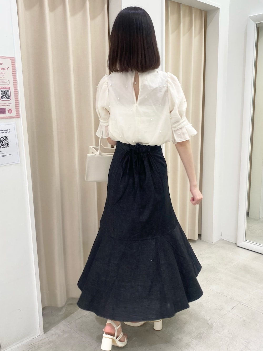 「カジュアル、ナイスクラップ、ootd、one after another NICE CLAUP、高身長女子、骨格ウェーブ、高身長コーデ、高身長、スカート、きれいめカジュアル、キレイめ、最近のいい感じコーデ、オトナカワイイ、着回しコーデ、オトナ女子」|「one after another NICE CLAUPの【S,Mサイズ展開】長さが変えられる/ドロストスカート(スカート、ブラック系)」を使った、moeさん(レディース・174cm)の冬コーディネートの2枚目の写真
