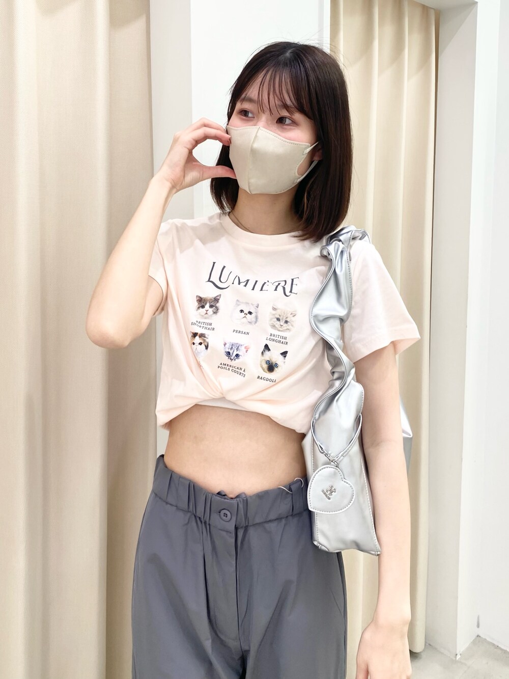 「ナイスクラップ、最近のいい感じコーデ、パンツスタイル、高身長、骨格ウェーブ、高身長女子、高身長コーデ、カジュアル、カジュアルコーデ、モノトーン、ピンクコーデ、オトナカジュアル、オトナカワイイ、着回しコーデ、キレイめ」|「one after another NICE CLAUPのサイドドロストカーゴパンツ(カーゴパンツ、グレー系)」を使った、moeさん(レディース・174cm)の冬コーディネートの7枚目の写真