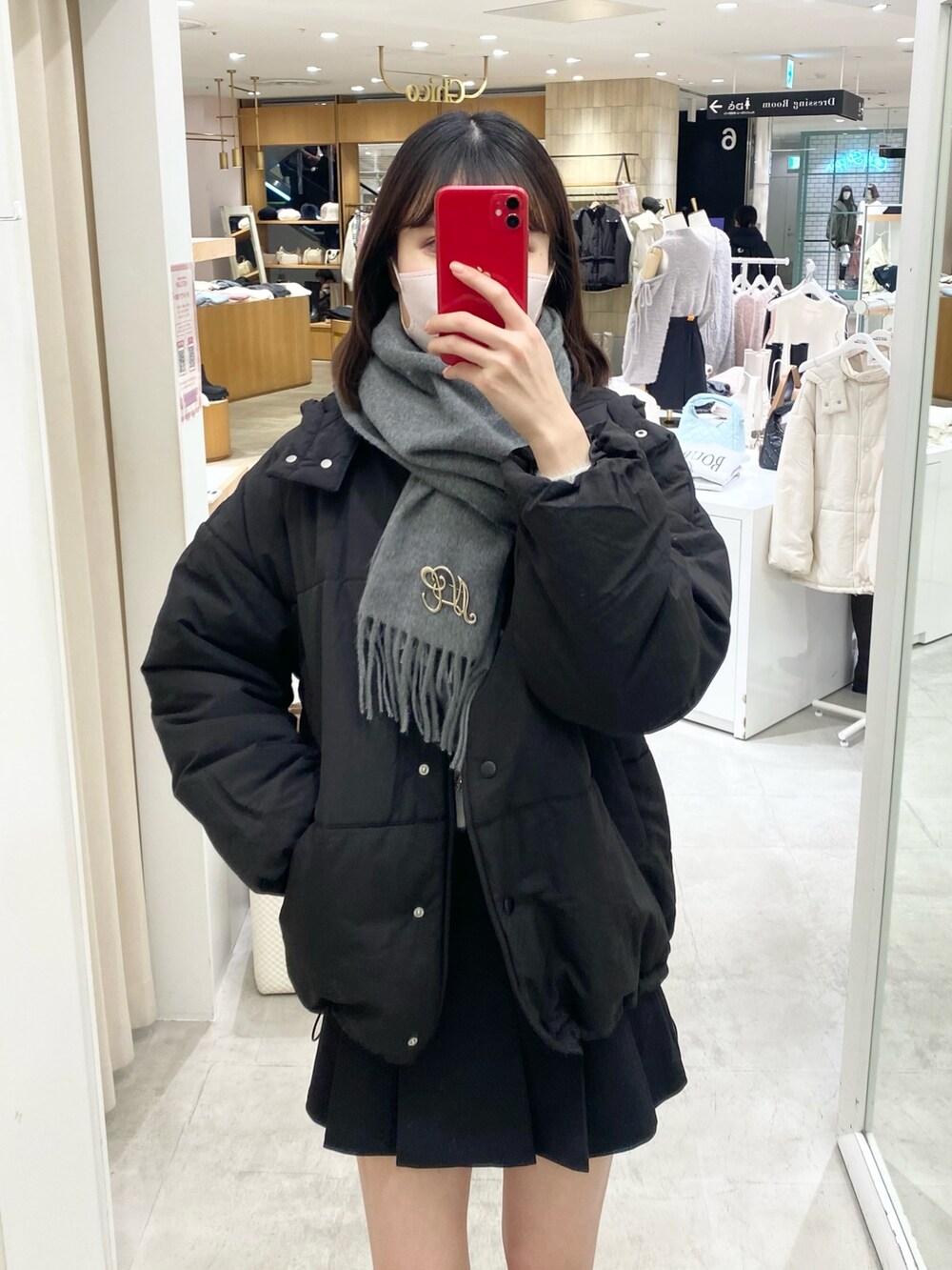 「ナイスクラップ、骨格ウェーブ、高身長女子、高身長コーデ、ootd、大人カジュアル、オトナ女子、ワントーンコーデ、ブーツ、ブラック、アウター、冬、おしゃれさんと繋がりたい、あったかコーデ、大人ガーリー」|「one after another NICE CLAUPのプリーツミニスカパン(スカート、ブラック系)」を使った、moeさん(レディース・174cm)の冬コーディネートの4枚目の写真