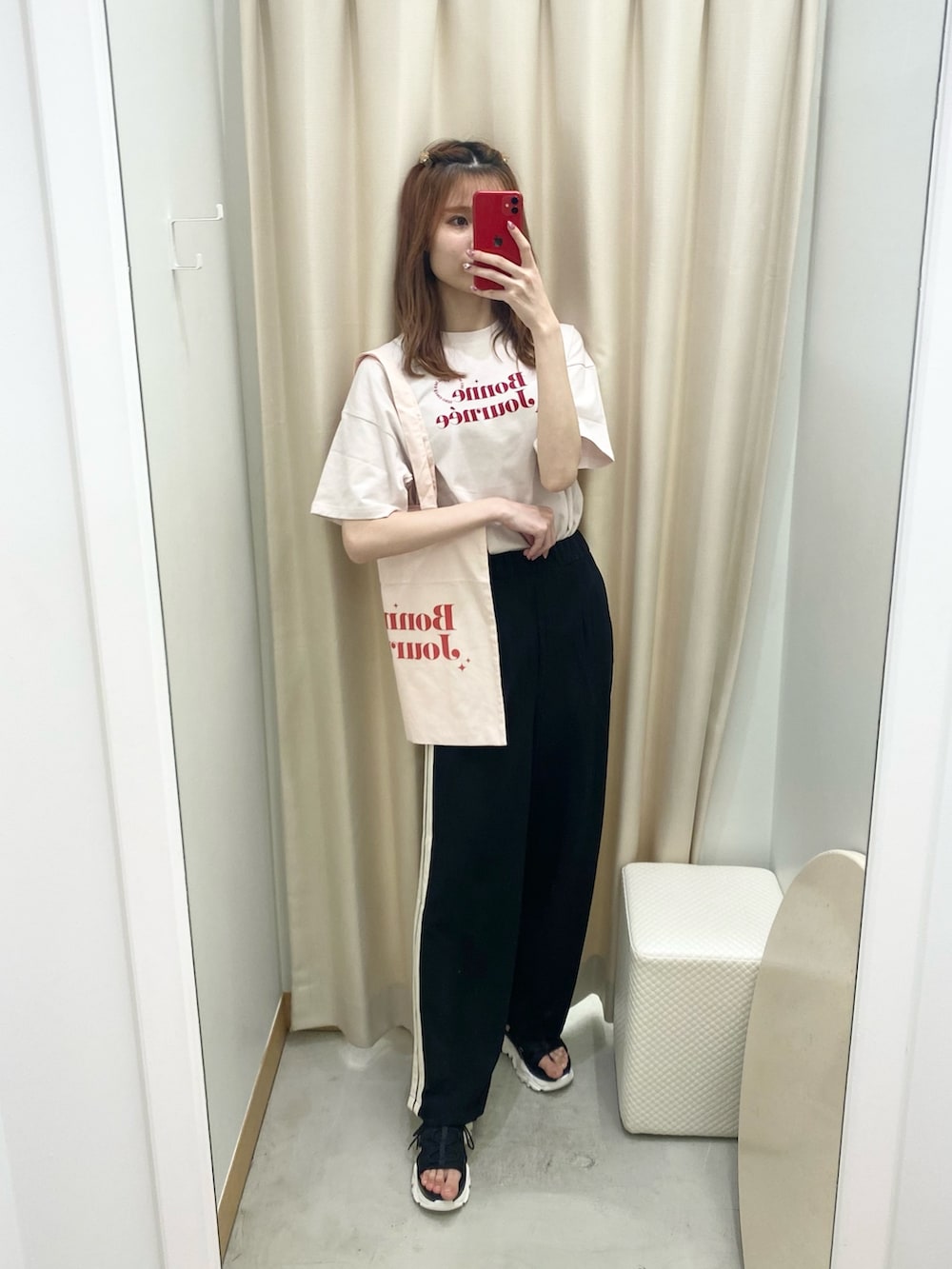「ナイスクラップ、one after another NICE CLAUP、ootd、骨格ウェーブ、高身長女子、高身長コーデ、休日スタイル、パンツスタイル、カジュアル、カジュアルコーデ、ピンク、プチプラ、シンプル、シンプルコーデ、夏コーデ」｜「one after another NICE CLAUPのオーバーサイズアソートTシャツ（Tシャツ/カットソー、ピンク系）」を使った、moeさん（レディース・172cm）の夏コーディネートの3枚目の写真