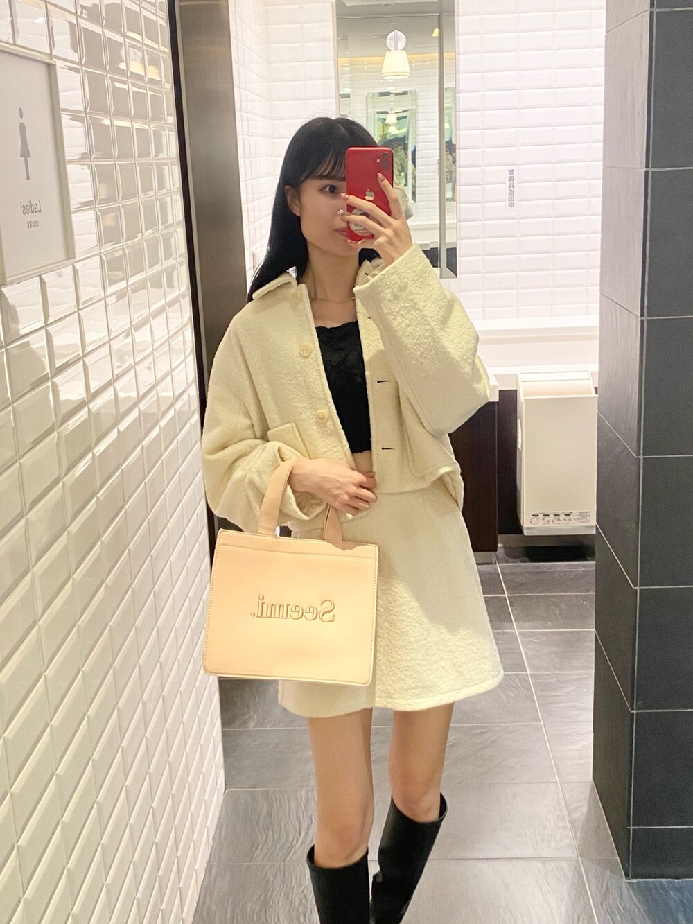 「ナイスクラップ、ootd、one after another NICE CLAUP、骨格ウェーブ、高身長女子、高身長コーデ、大人カジュアル、シンプルスタイル、カジュアル、ゆるコーデ、セットアップ、シンプルコーデ、秋コーデ、大人コーデ、モノトーンコーデ」|「one after another NICE CLAUPの【autumn premium order】ブークレジャケット/セットアップアイテムあり(その他アウター、ホワイト系)」を使った、moeさん(レディース・172cm)の夏コーディネートの3枚目の写真