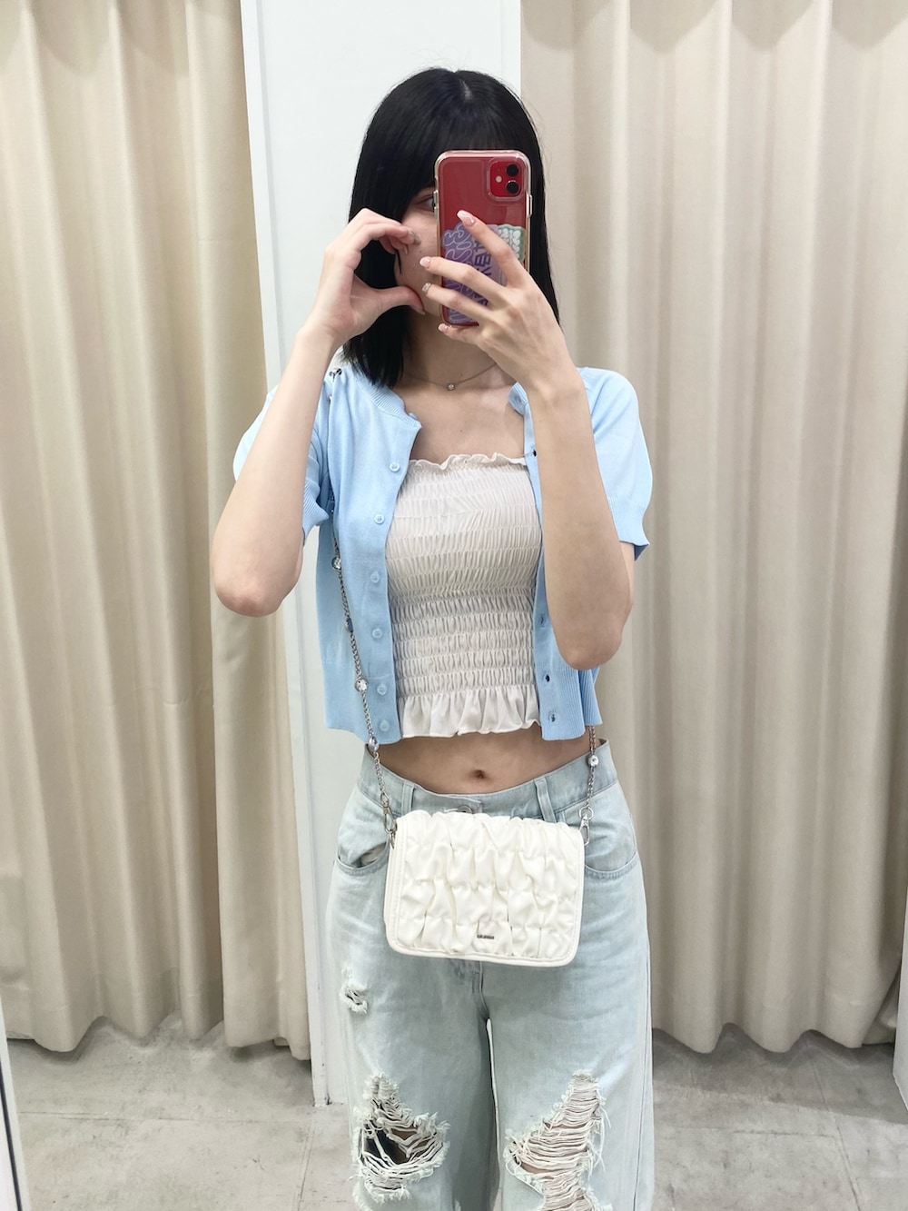 「ナイスクラップ、骨格ウェーブ、高身長、高身長女子、高身長コーデ、ootd、one after another NICE CLAUP、最近のいい感じコーデ、デニム、デニムパンツ、パンツスタイル、オトナカジュアル、お出かけコーデ、おしゃれさんと繋がりたい、オトナ女子」｜「one after another NICE CLAUPのワンポイントロゴ/サマーニットカーディガン（カーディガン/ボレロ、ブルー系）」を使った、moeさん（レディース・174cm）の冬コーディネートの2枚目の写真