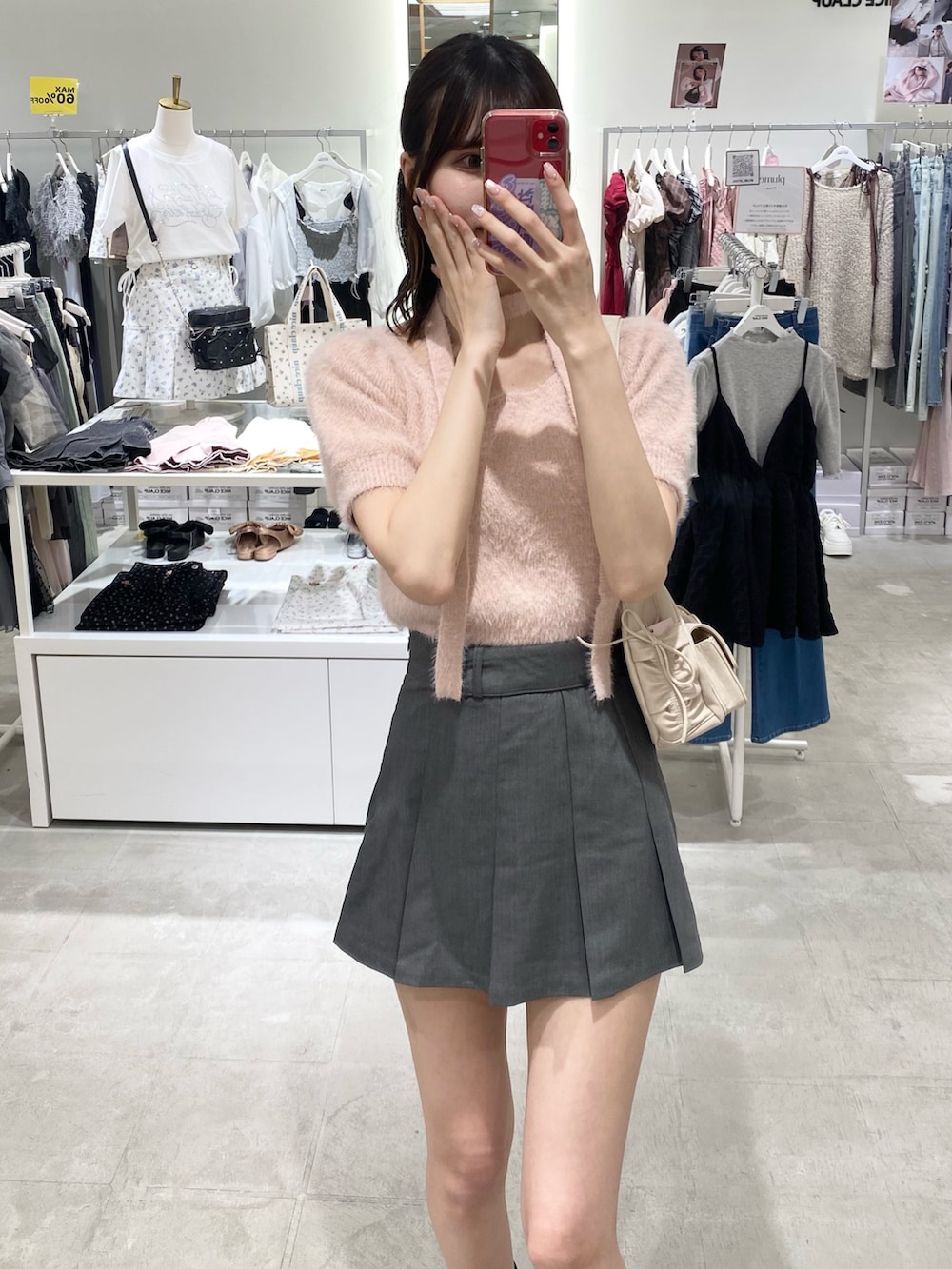 「ナイスクラップ、ピンク、ootd、one after another NICE CLAUP、骨格ウェーブ、高身長、高身長女子、高身長コーデ、お出かけコーデ、オトナ女子、オトナカジュアル、おしゃれさんと繋がりたい、シンプルコーデ、シンプル、スカート」|「one after another NICE CLAUPのチョーカーセットフェザーニット(ニット/セーター、ピンク系)」を使った、moeさん(レディース・174cm)の冬コーディネートの5枚目の写真