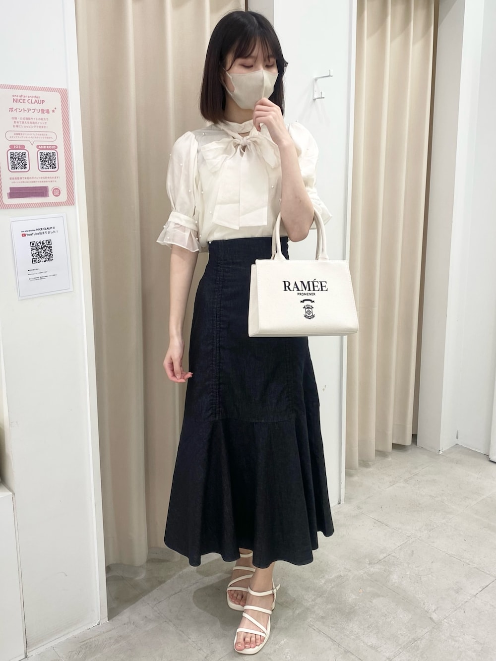 「カジュアル、ナイスクラップ、ootd、one after another NICE CLAUP、高身長女子、骨格ウェーブ、高身長コーデ、高身長、スカート、きれいめカジュアル、キレイめ、最近のいい感じコーデ、オトナカワイイ、着回しコーデ、オトナ女子」|「one after another NICE CLAUPの【S,Mサイズ展開】長さが変えられる/ドロストスカート(スカート、ブラック系)」を使った、moeさん(レディース・174cm)の冬コーディネートの3枚目の写真